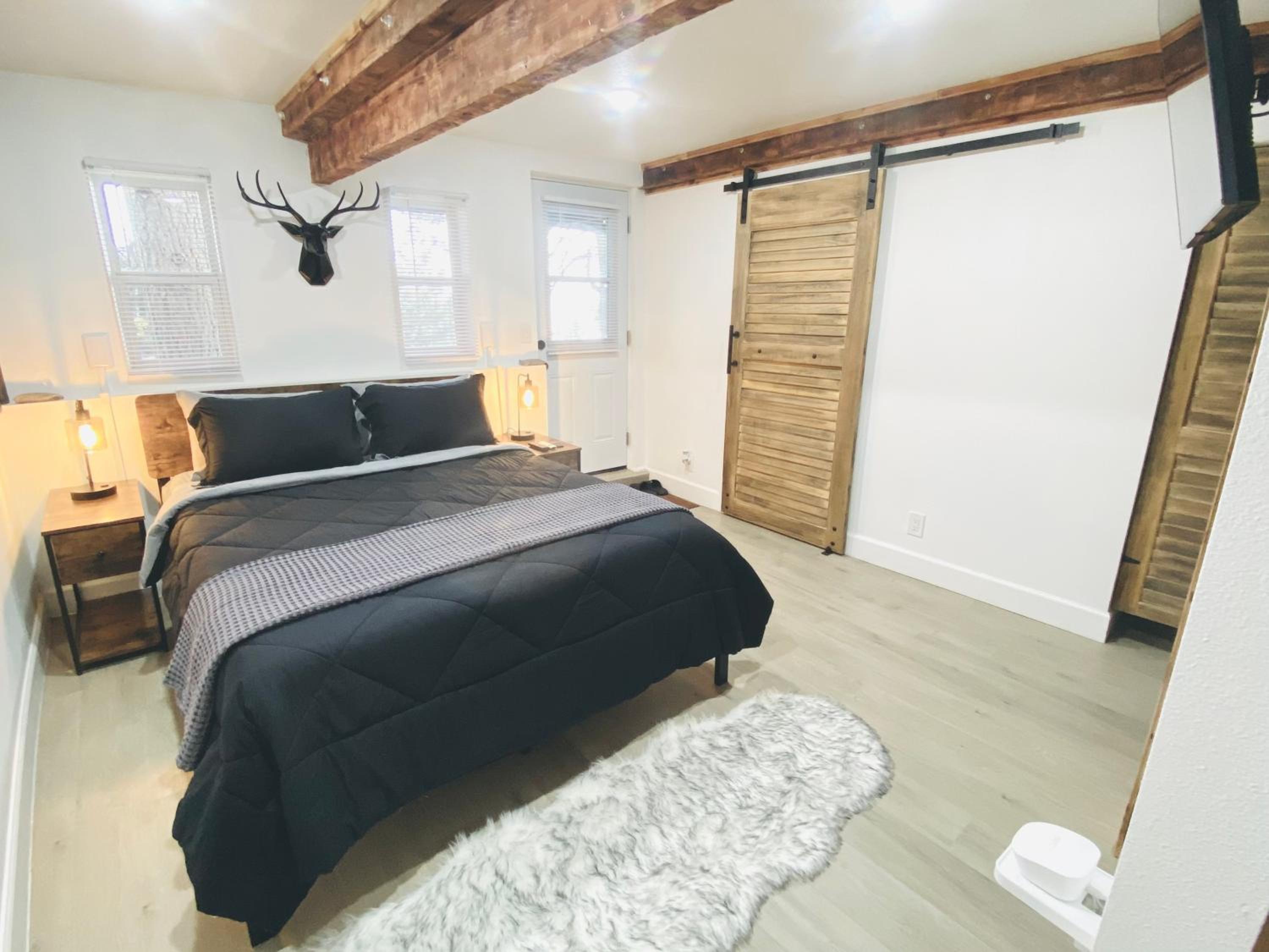 Three-Bedroom House photo 3