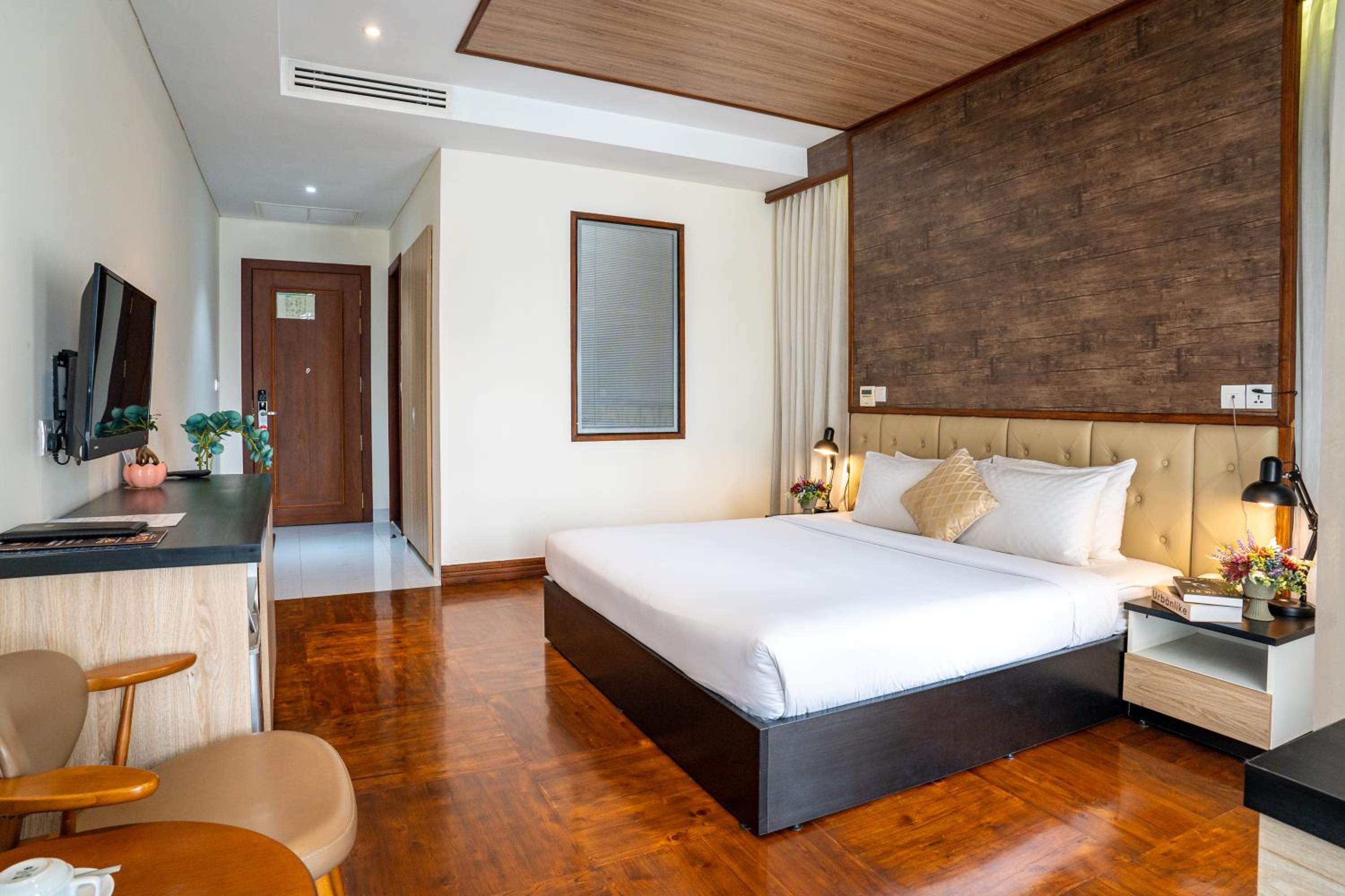  Deluxe Double Room with Balcony and City View photo 2