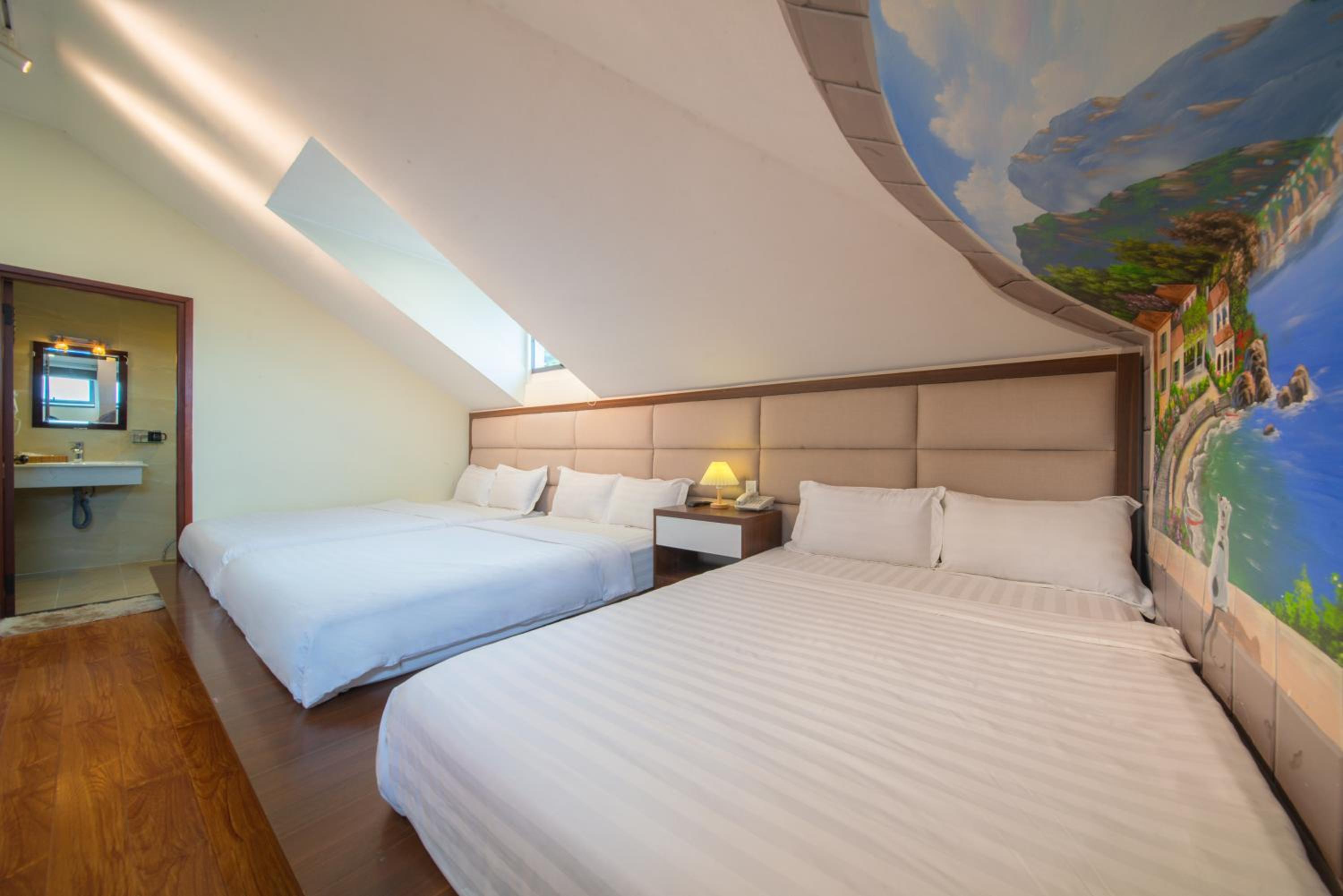6-Bed Mixed Dormitory Room photo 3