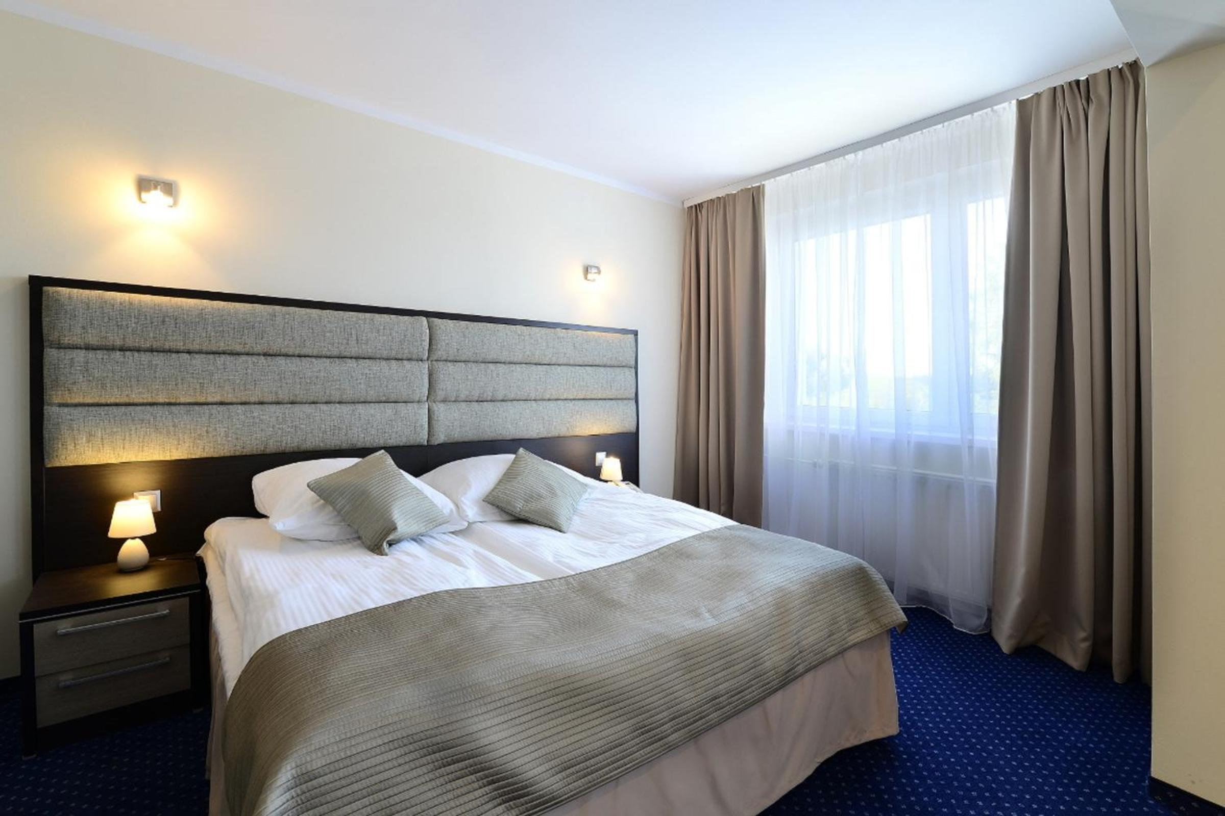 Deluxe Queen Room - Photo 5