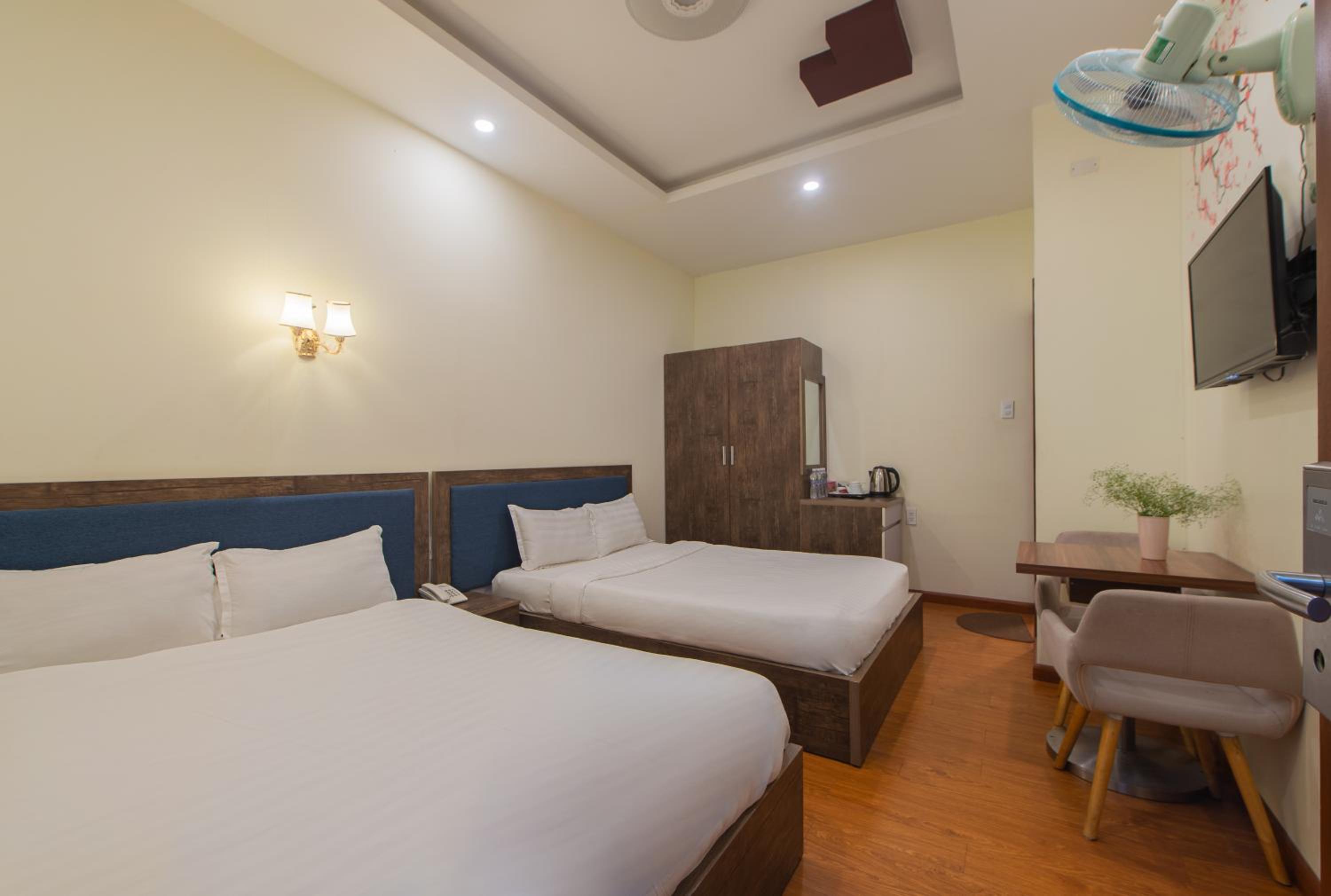 King Room with Two King Beds photo 1