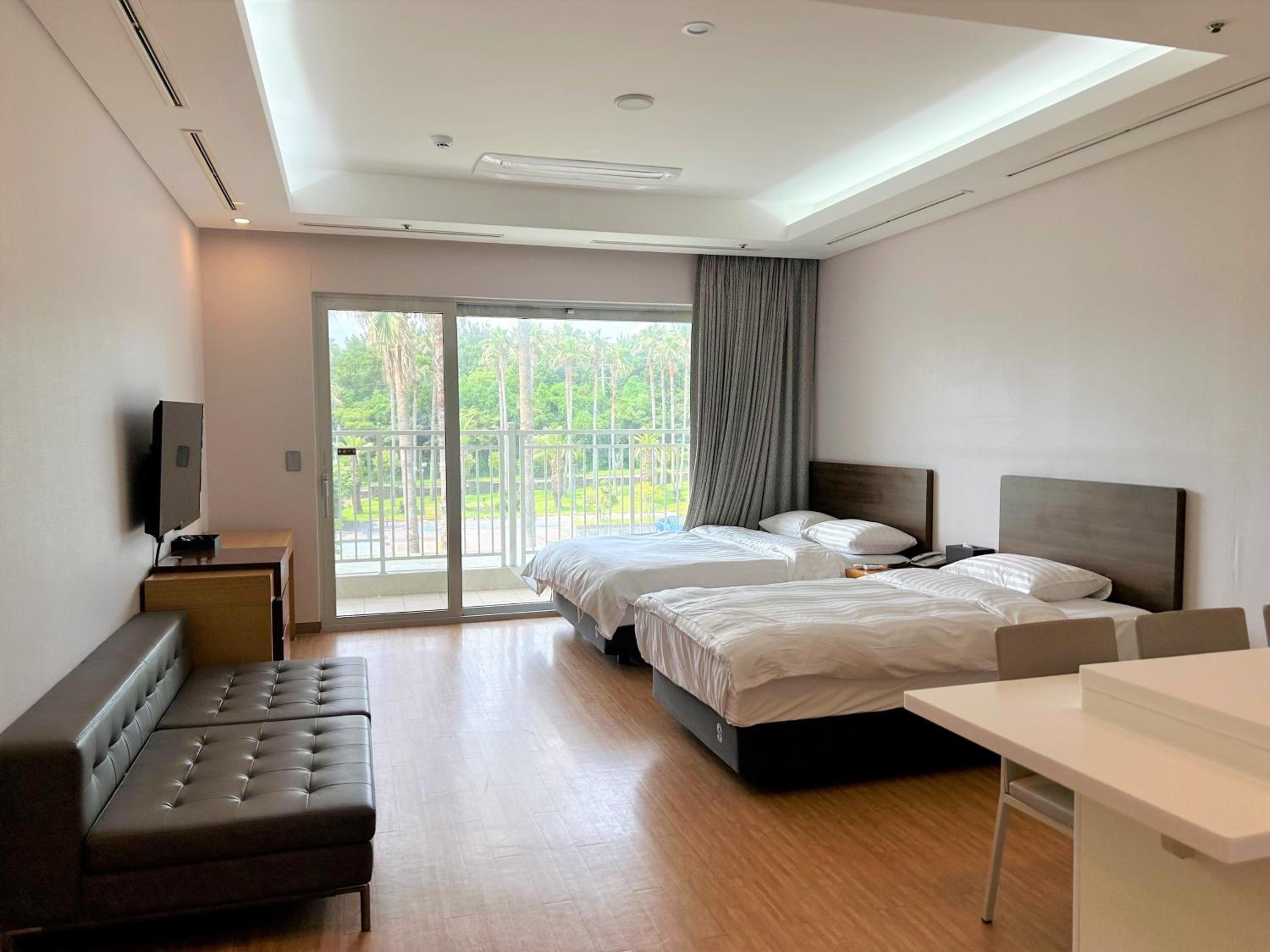 Special Offer - Family Twin Room (With Kitchenette) + Swimming Pool Access (2 Adults, 1 Child) + Breakfast 20% Discount Coupon