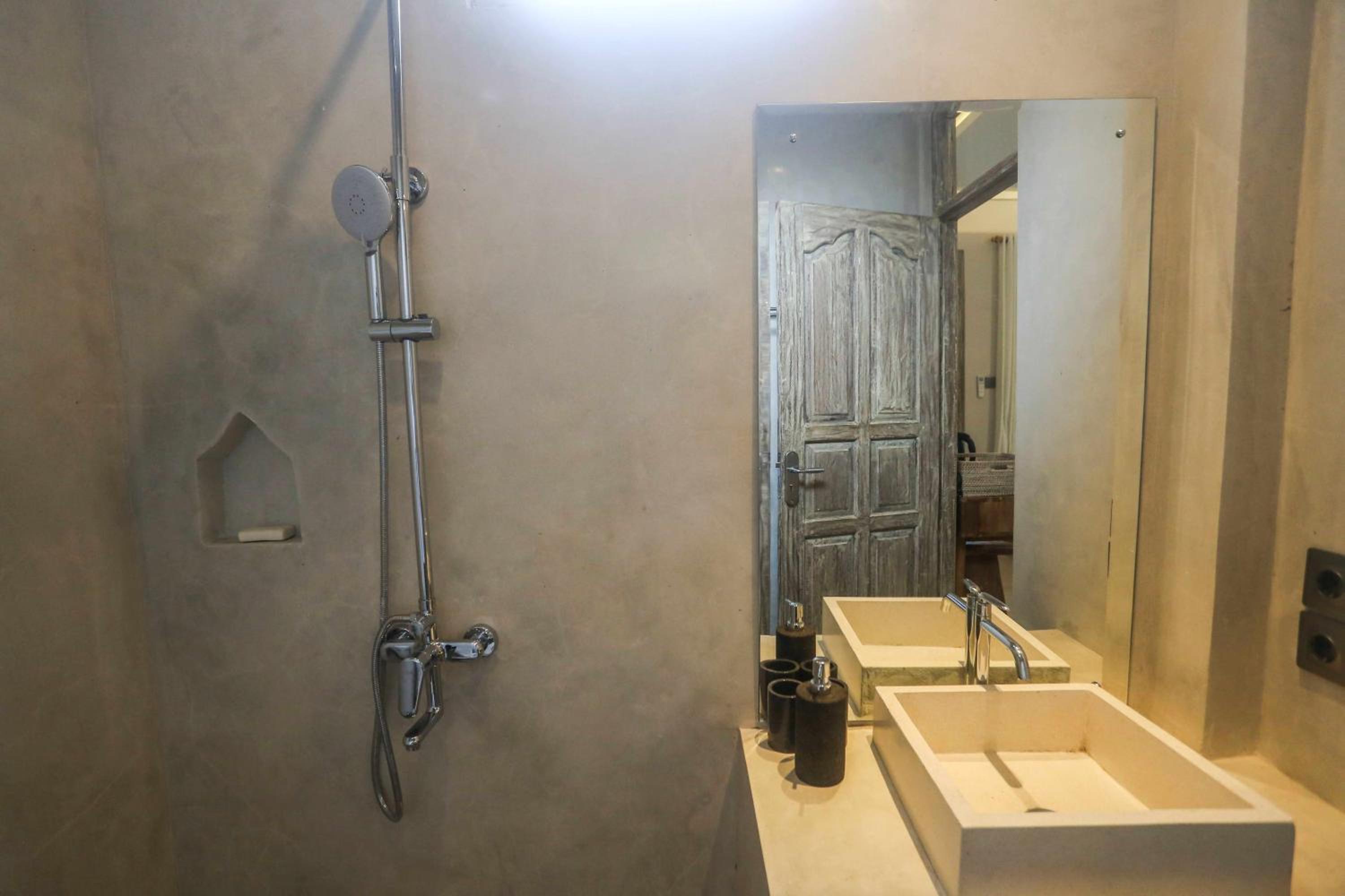 Twin Room - Photo 3