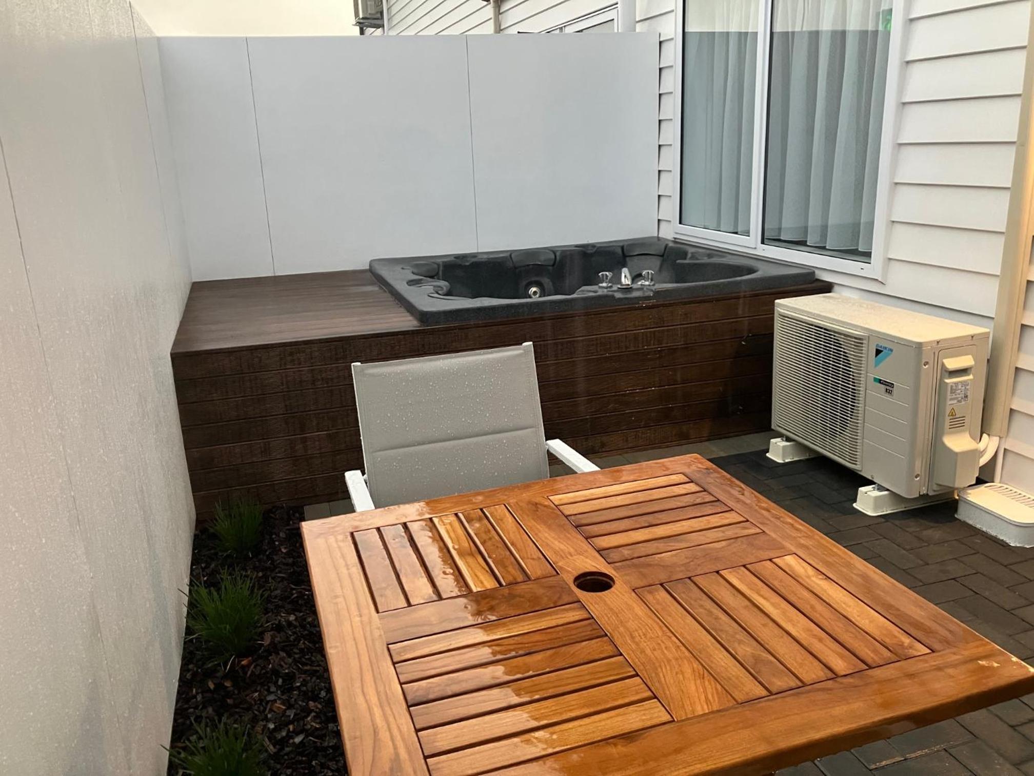 Suite with Private Pool - Photo 8