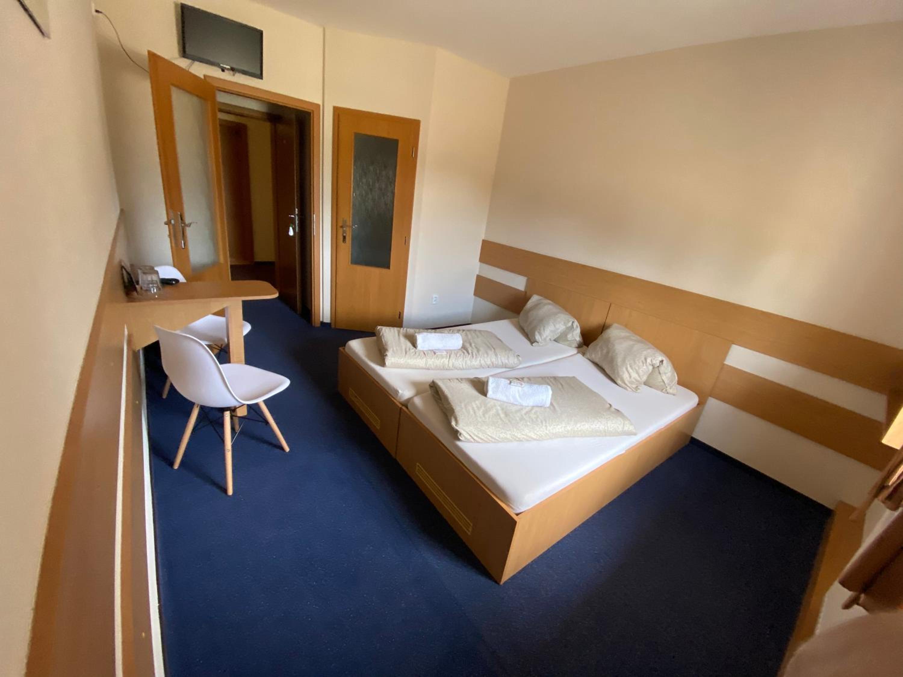 Standard Double or Twin Room - Photo 1