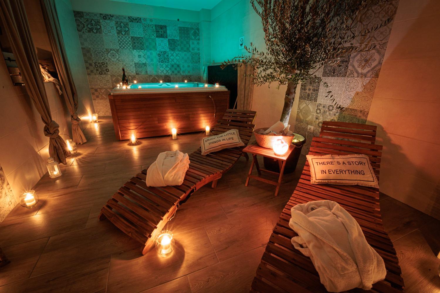 Double Room with Spa Bath - Photo 1