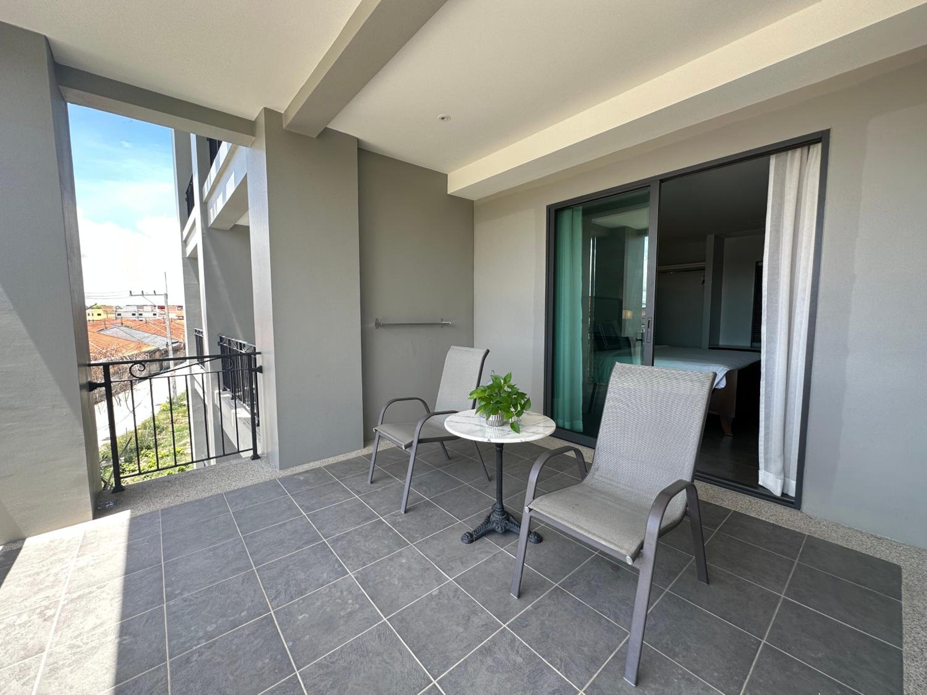 Deluxe Balcony - Photo 3