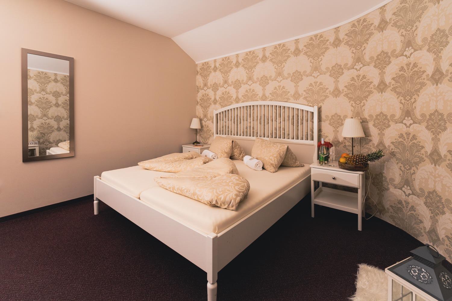 Deluxe Double Room with Bath - Photo 2