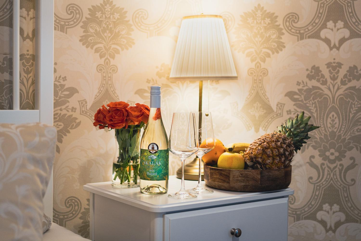 Deluxe Double Room with Bath - Photo 6
