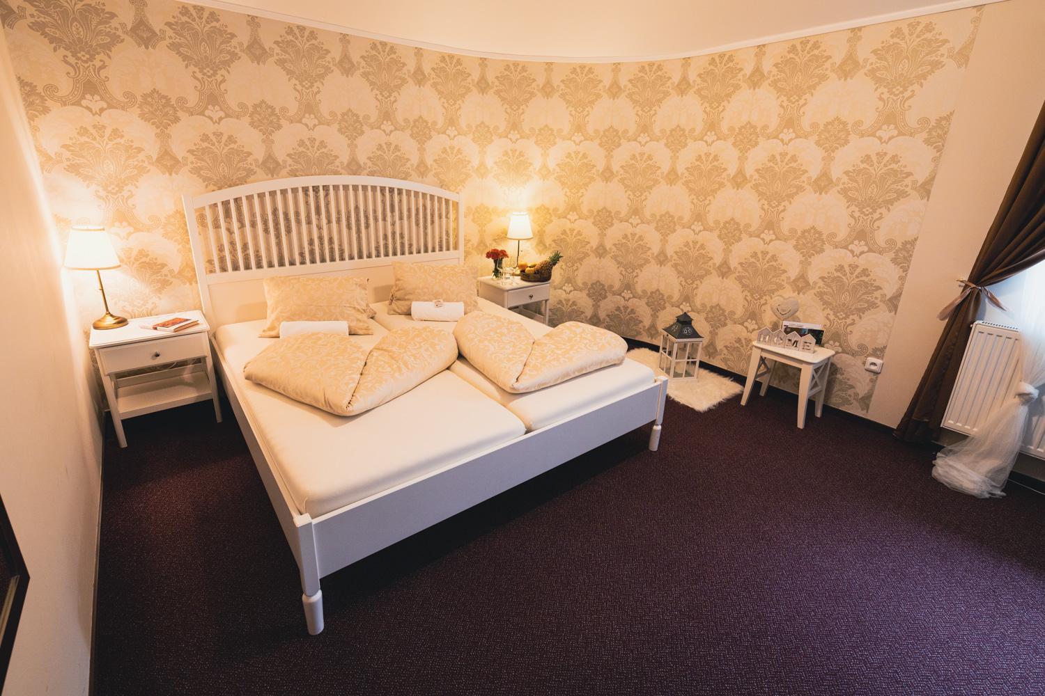 Deluxe Double Room with Bath - Photo 3