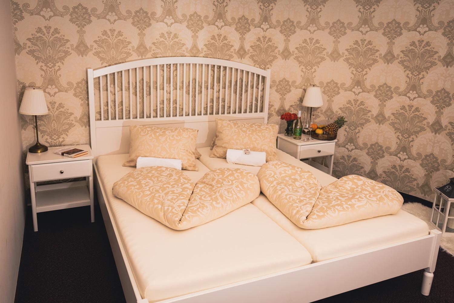 Deluxe Double Room with Bath - Photo 1