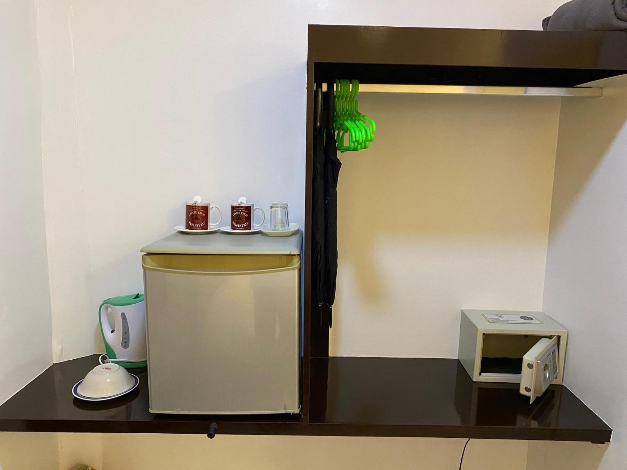 Deluxe Double Room with Balcony - Photo 3