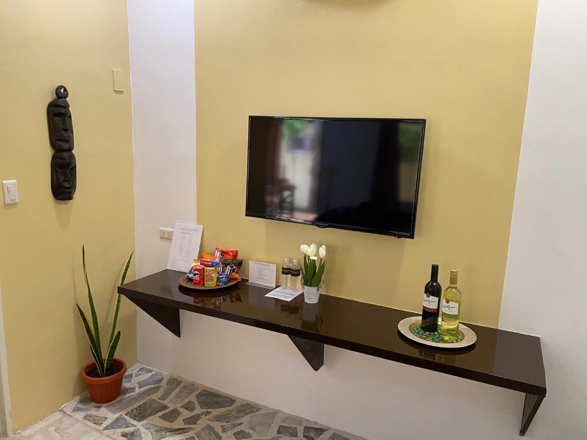 Deluxe Double Room with Balcony - Photo 4
