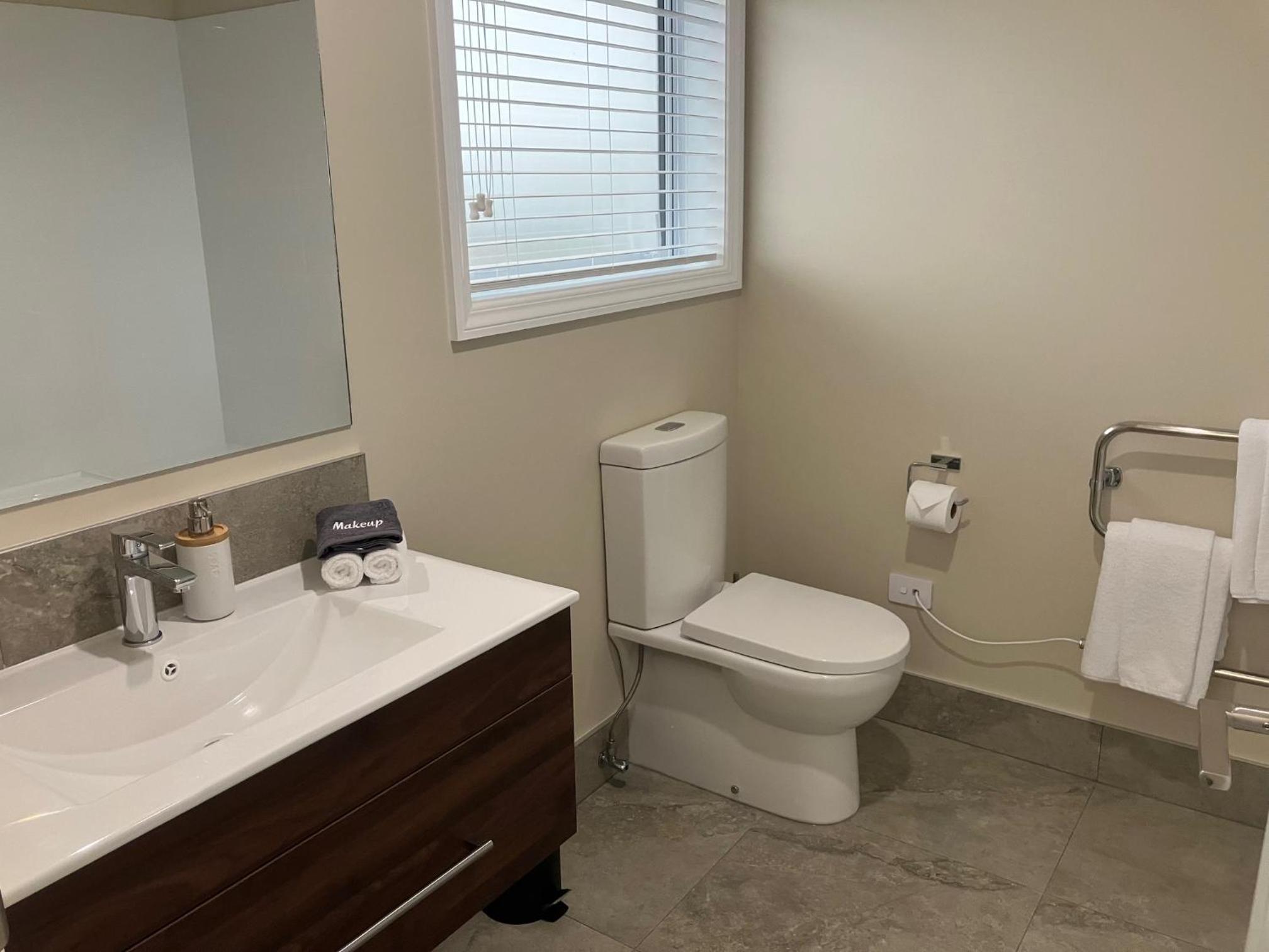 One-Bedroom Suite - Photo 3