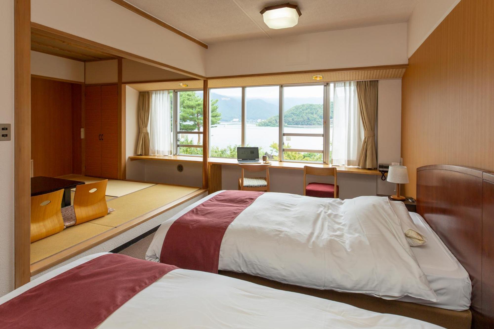 Standard Room with Tatami Area and Lake View - Non-Smoking - West Building
