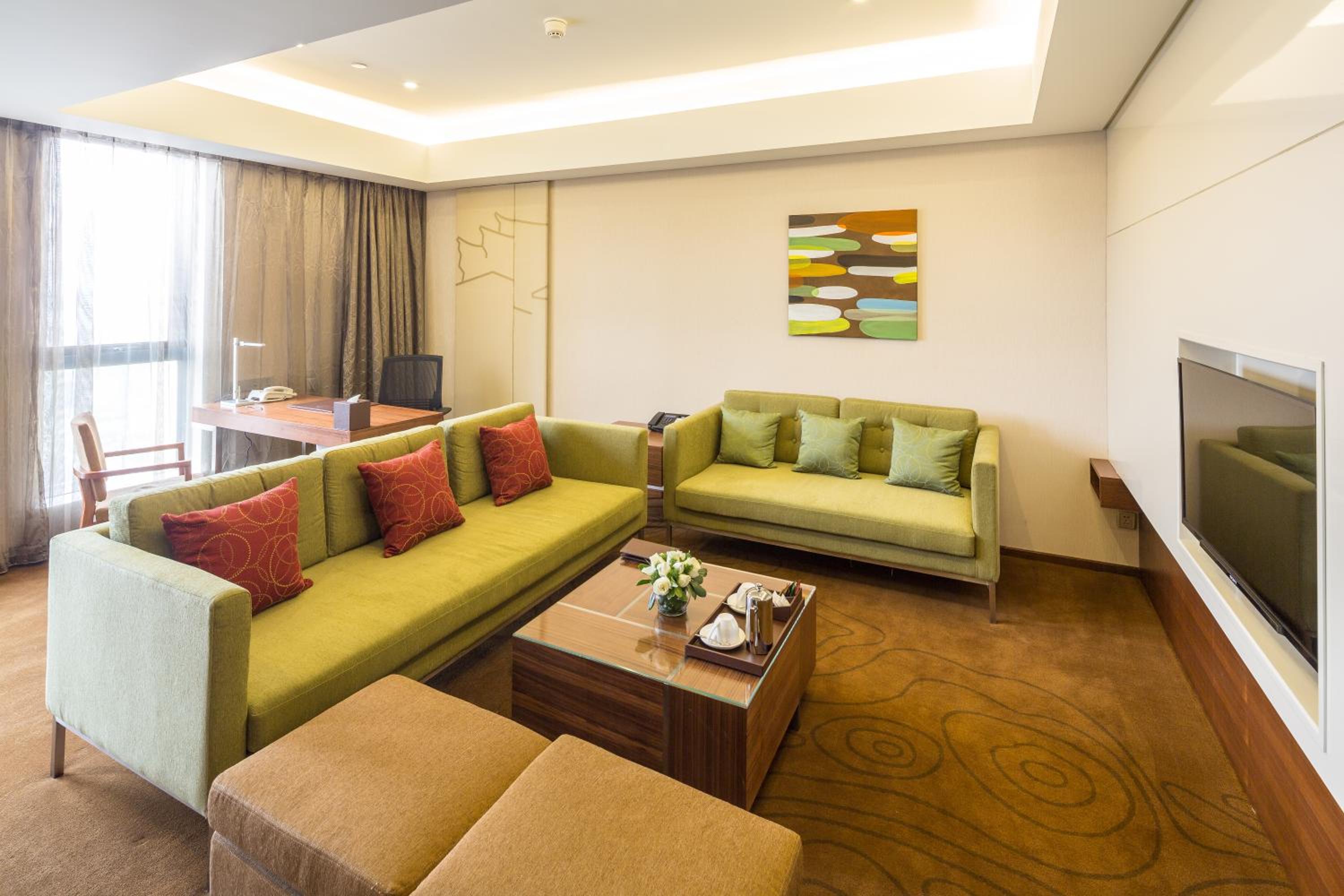 1 King One-Bedroom Suite
