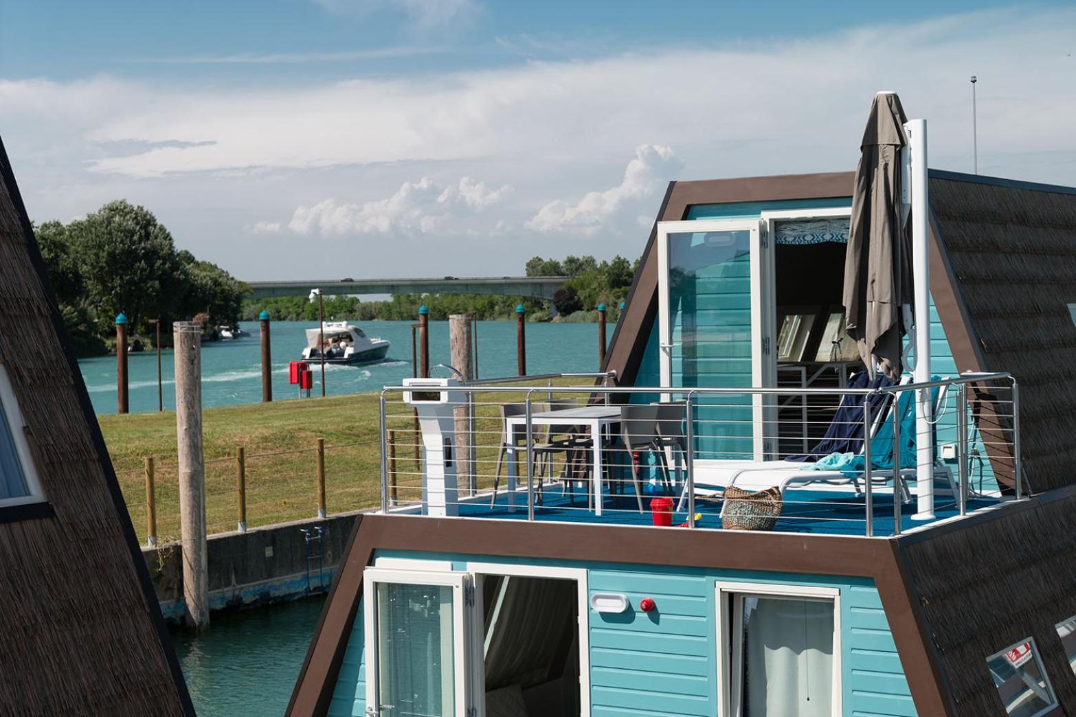 Houseboat  - Photo 18