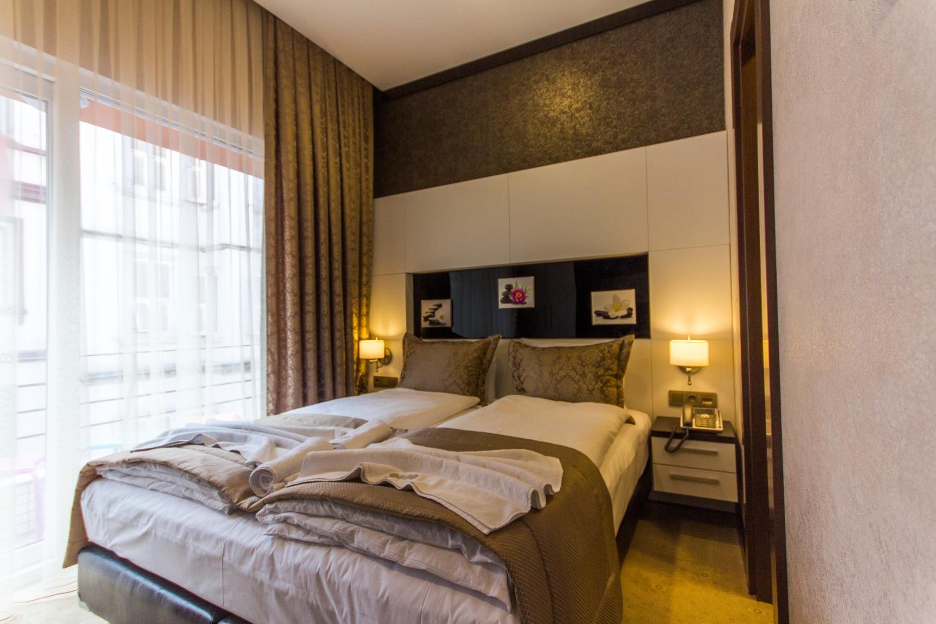 Deluxe Double Room with Balcony photo 1