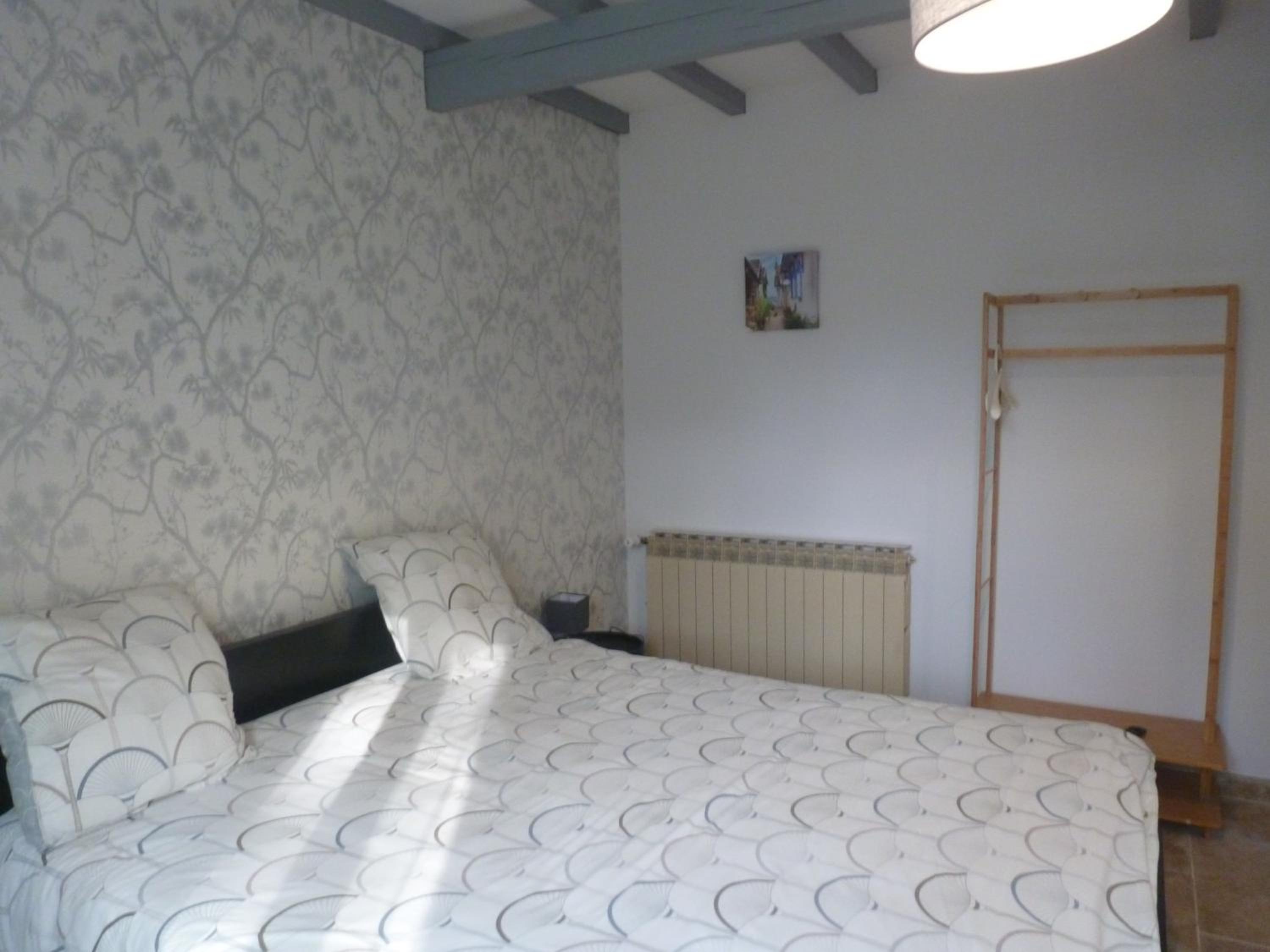 Double Room with Private Bathroom - Photo 2