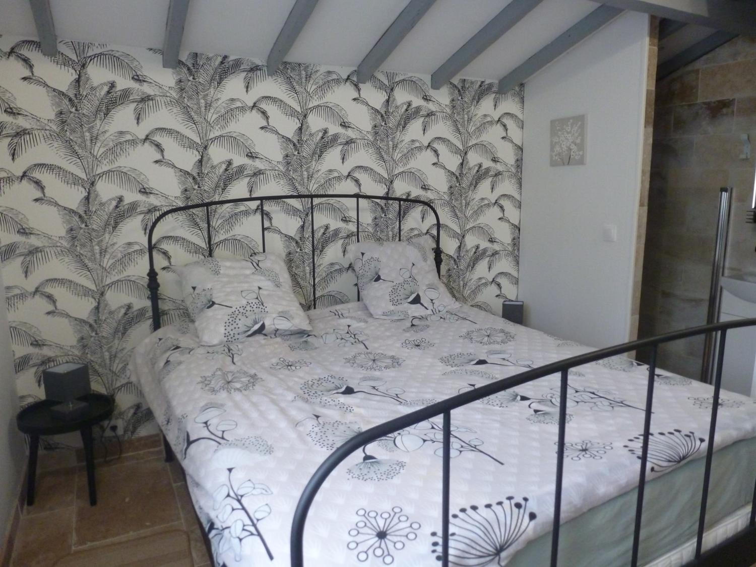 Double Room with Private Bathroom - Photo 3