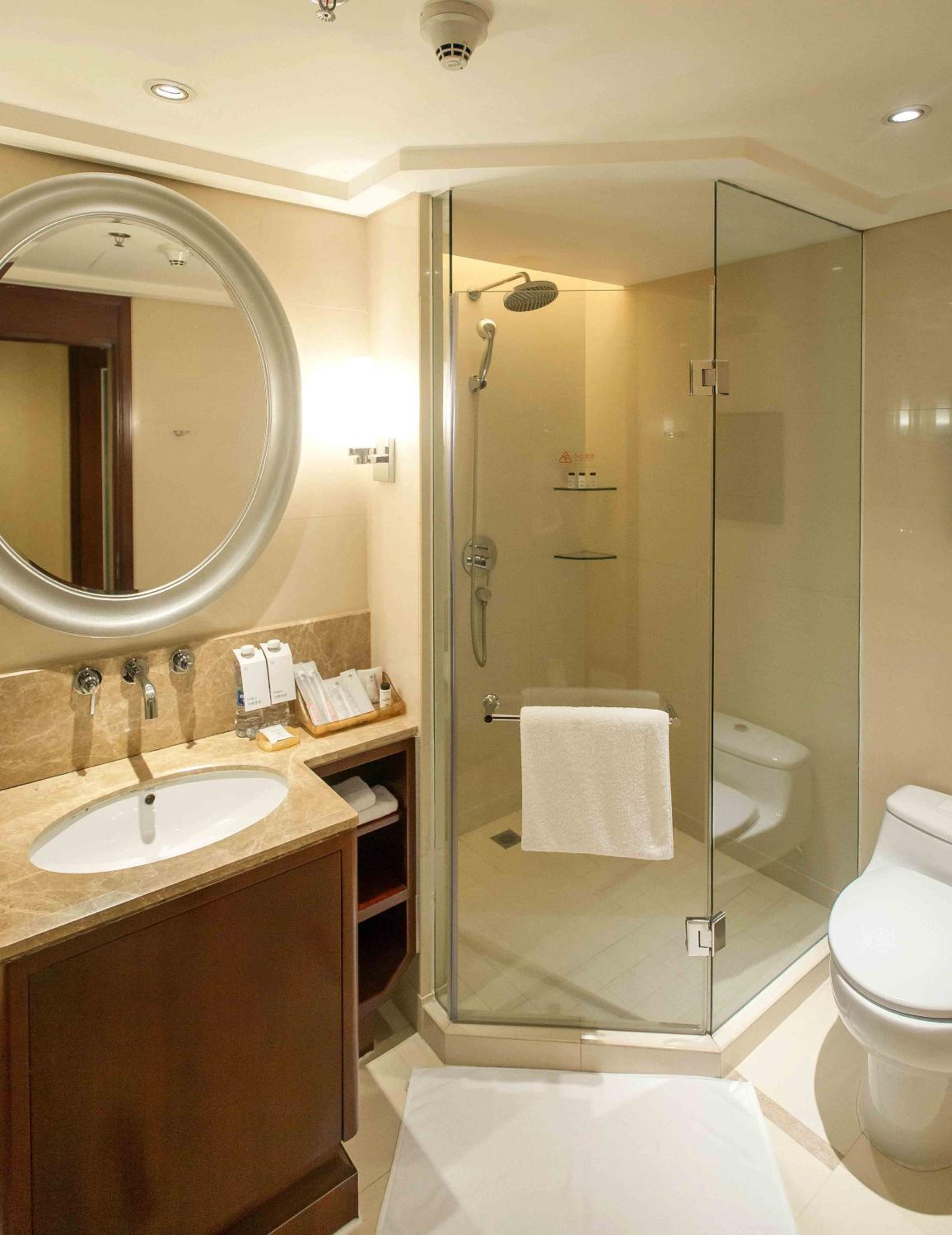 Executive King, Concierge level, Guest room, 1 King - Photo 3