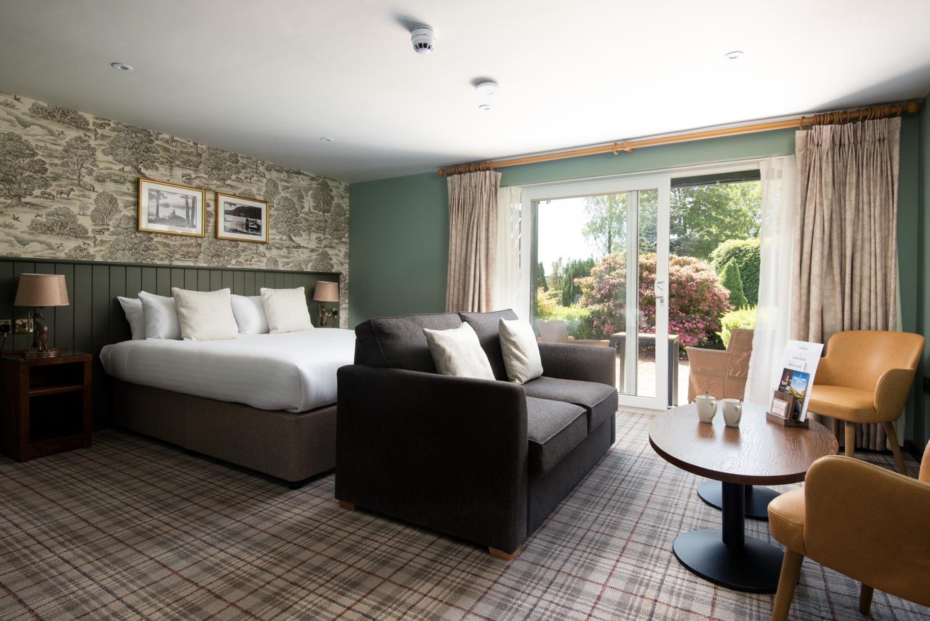 Superior Double or Twin with Sofa Bed photo 3