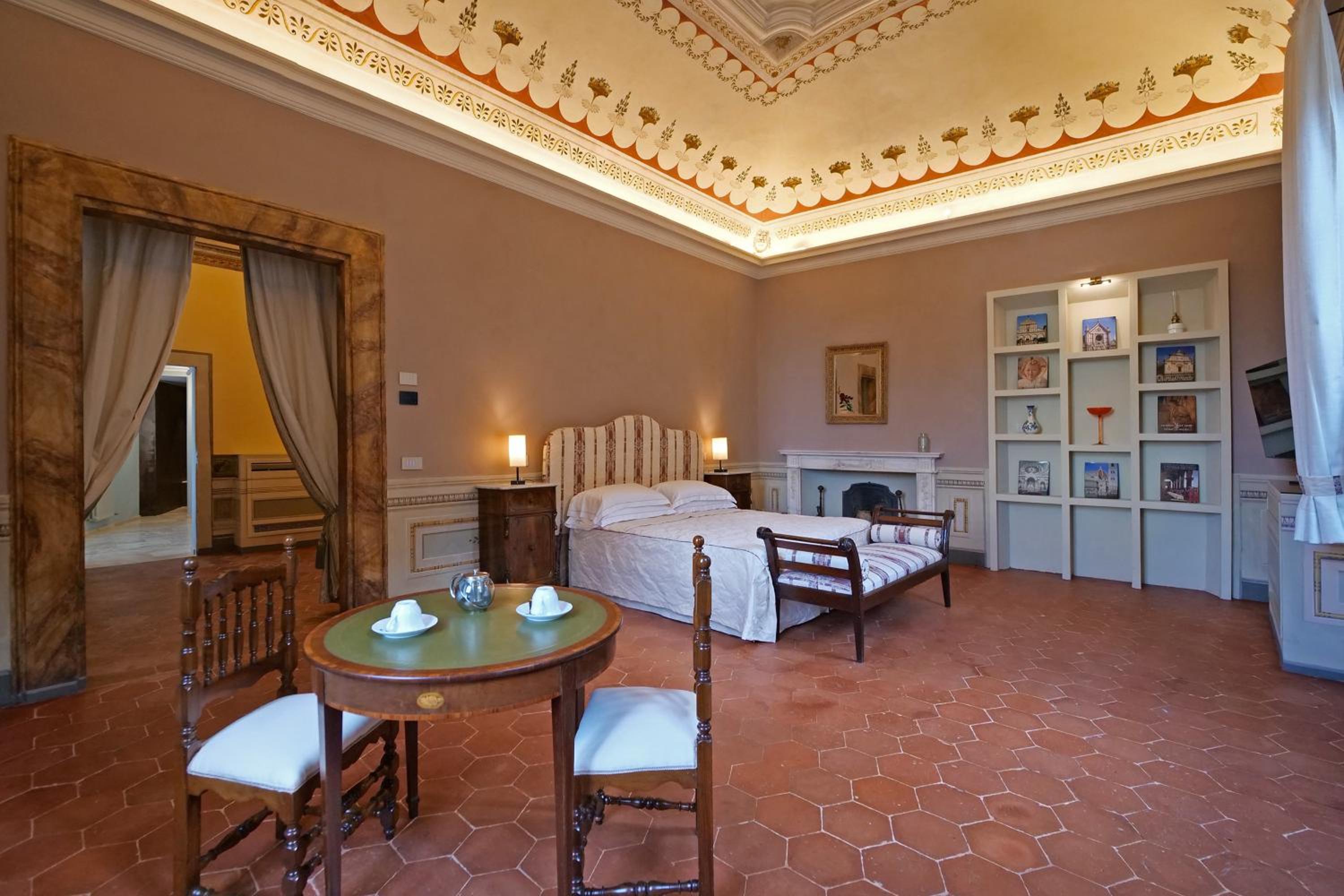 Superior Suite - Photo 2