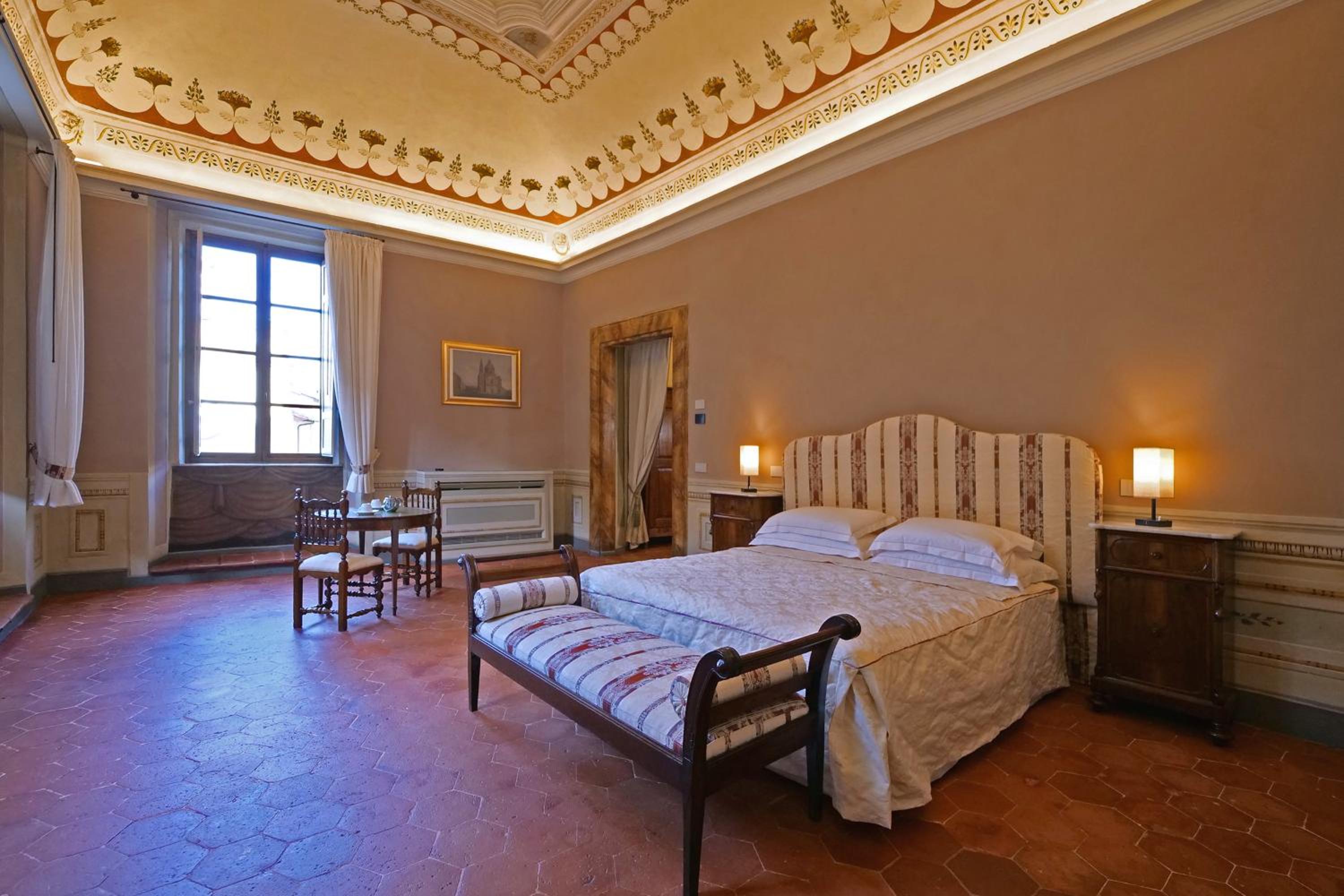 Superior Suite - Photo 42