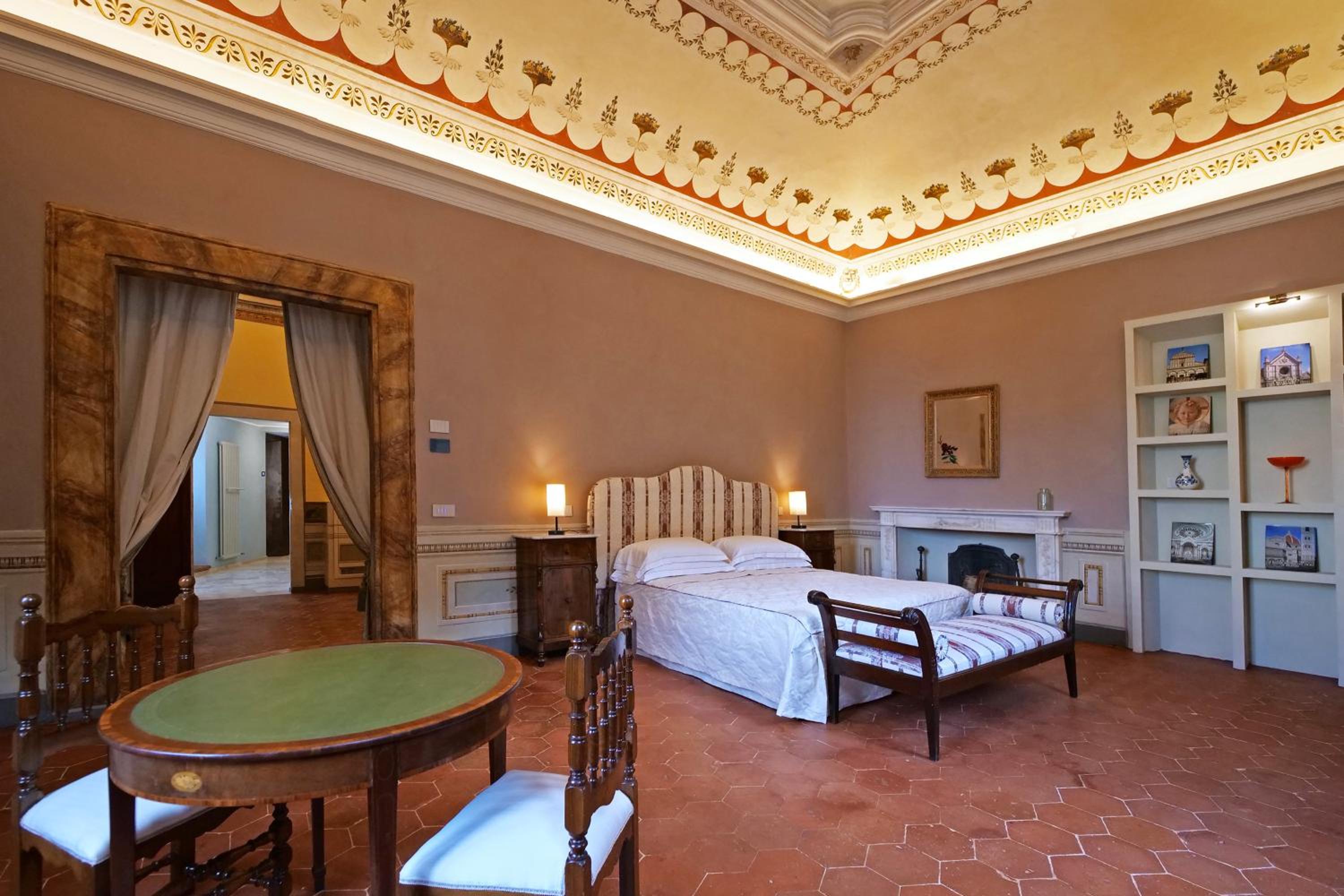 Superior Suite - Photo 27