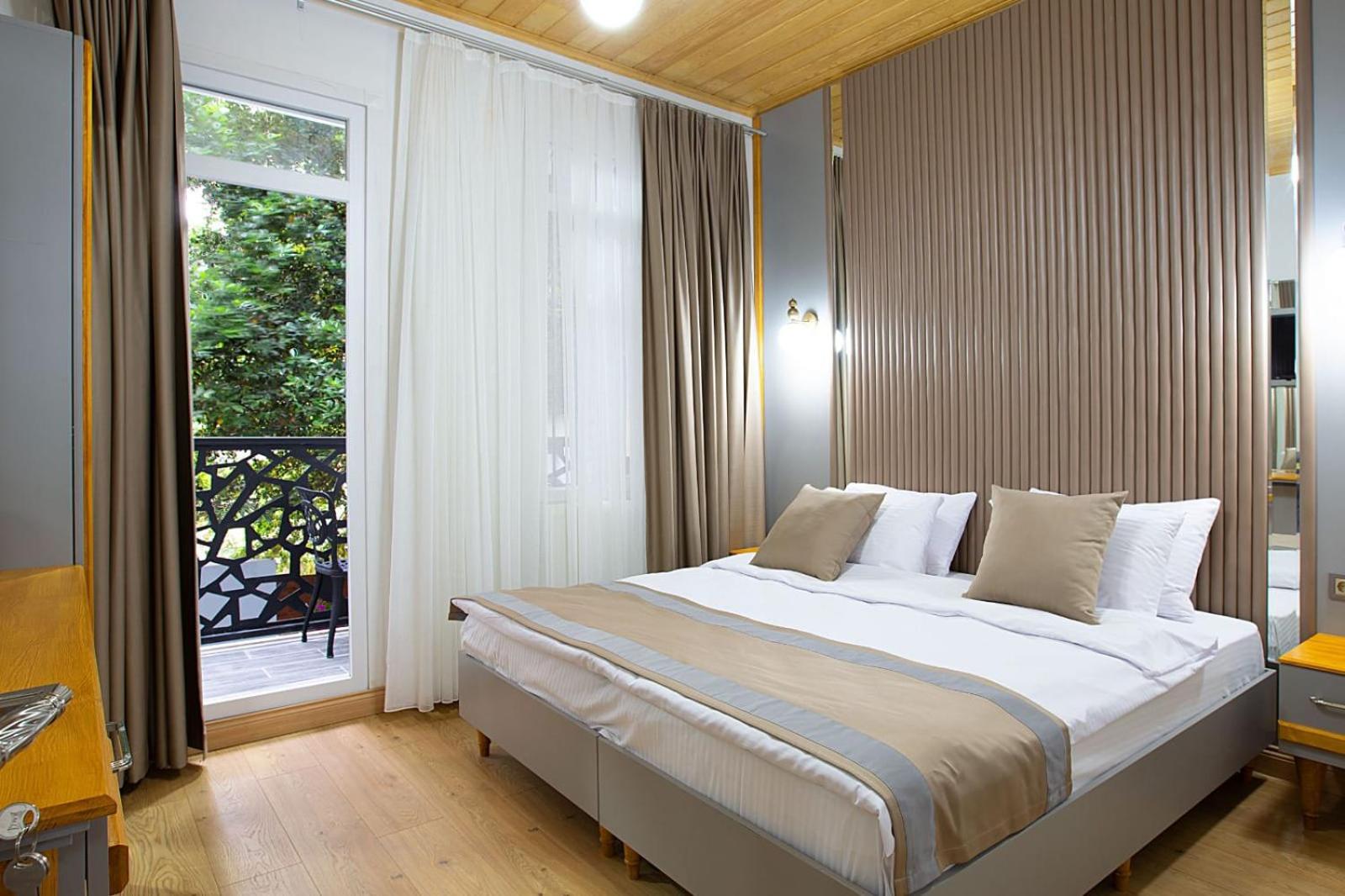 Deluxe Double Room with Balcony photo 1
