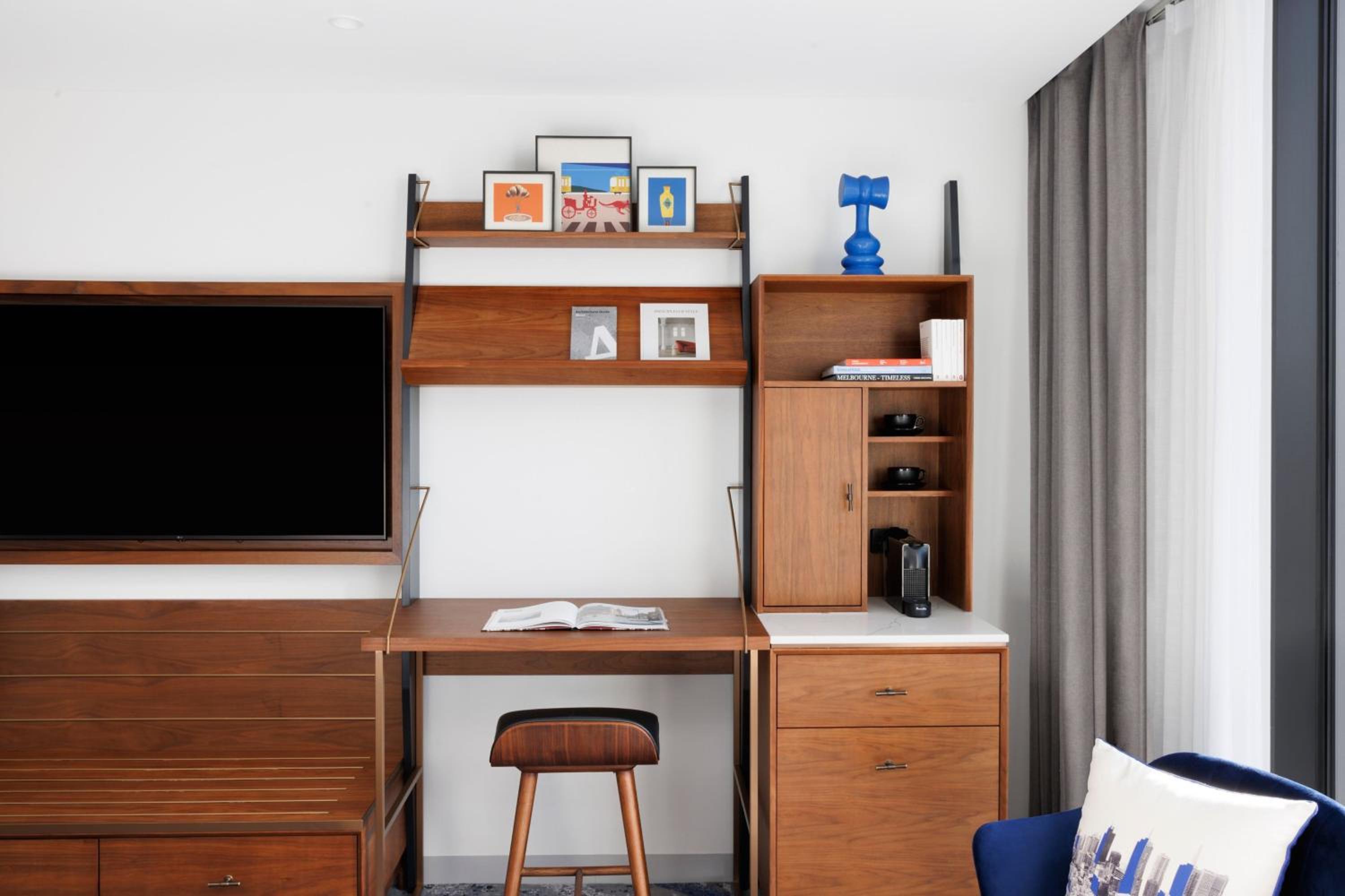 Premium Double Room with Two Double Beds and Parliament View - Photo 5