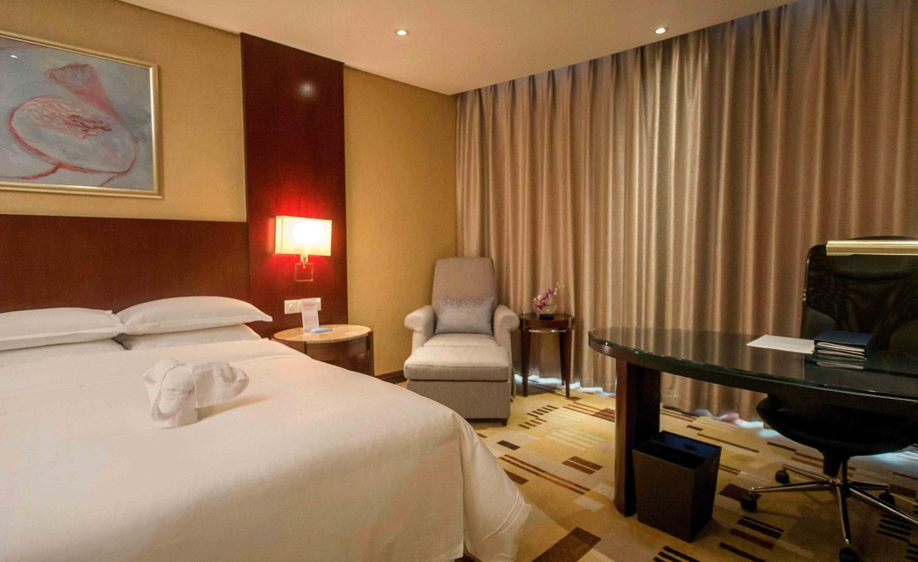 Deluxe King, Guest room, 1 King, City view photo 1