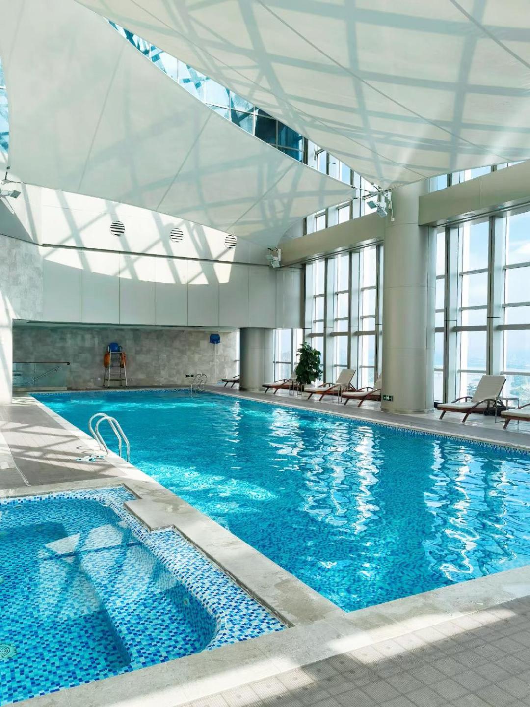 Large King Room with River View - Club Lounge Access