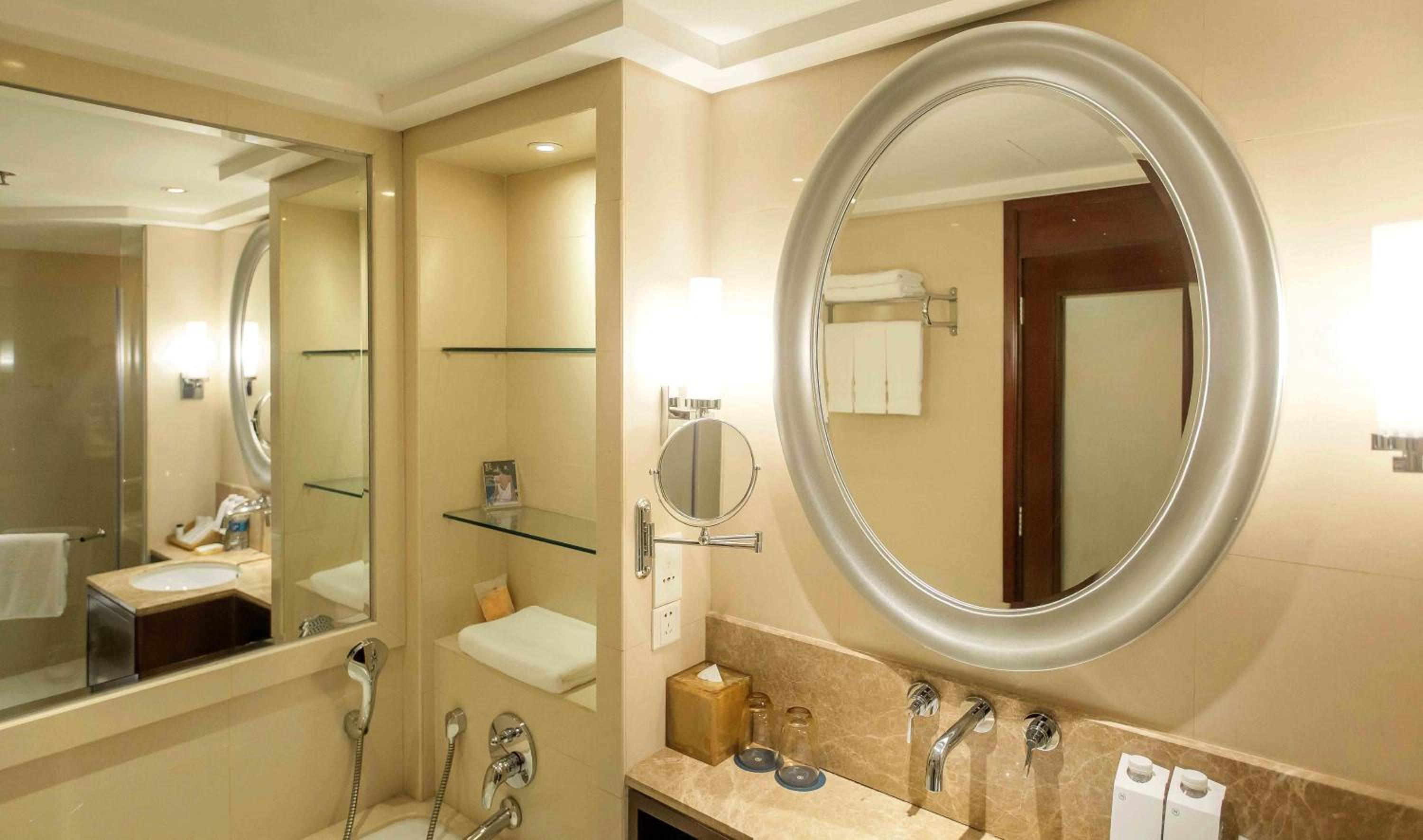 Executive King, Concierge level, Guest room, 1 King - Photo 4