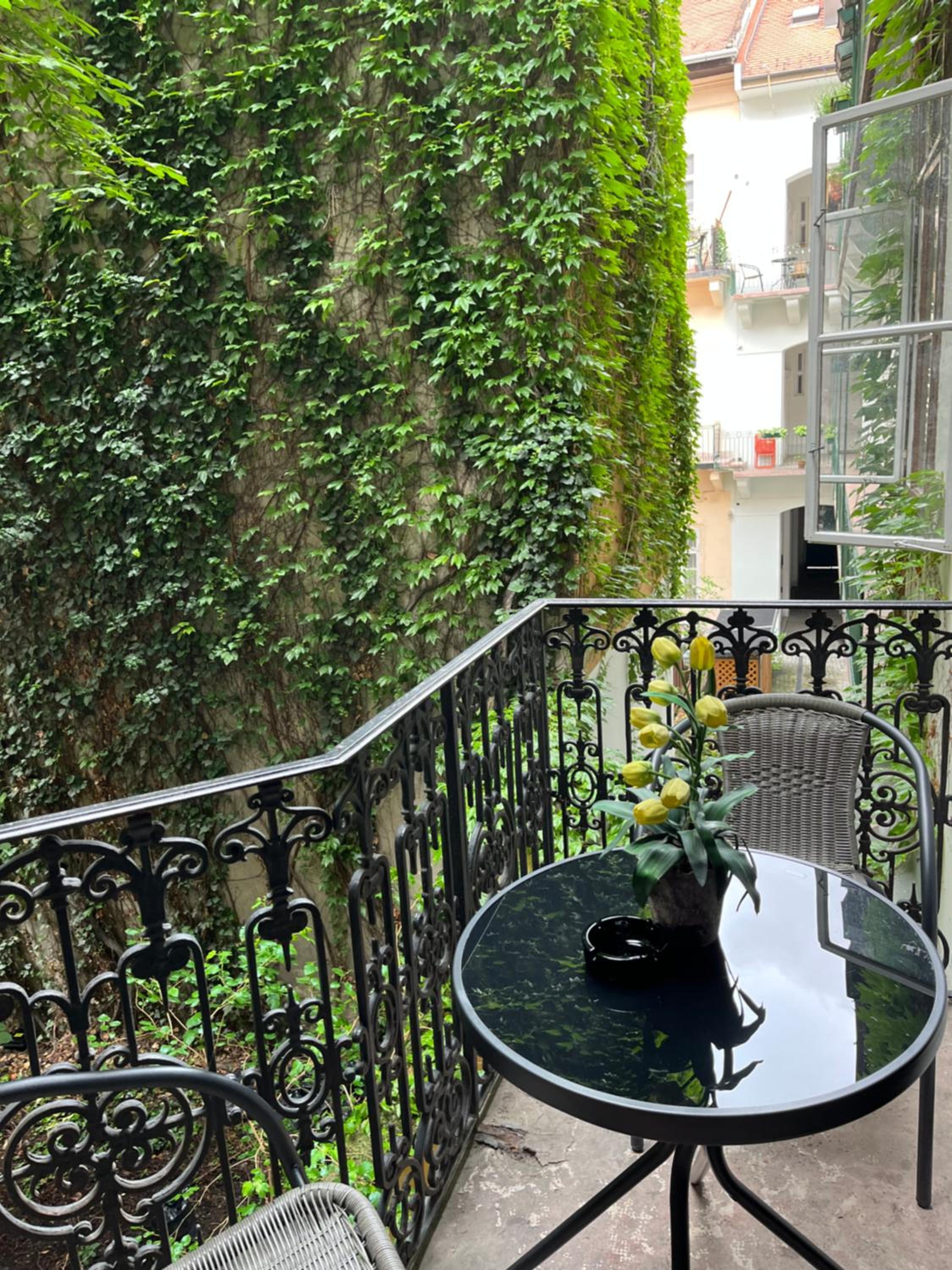Apartment with Balcony - Photo 18