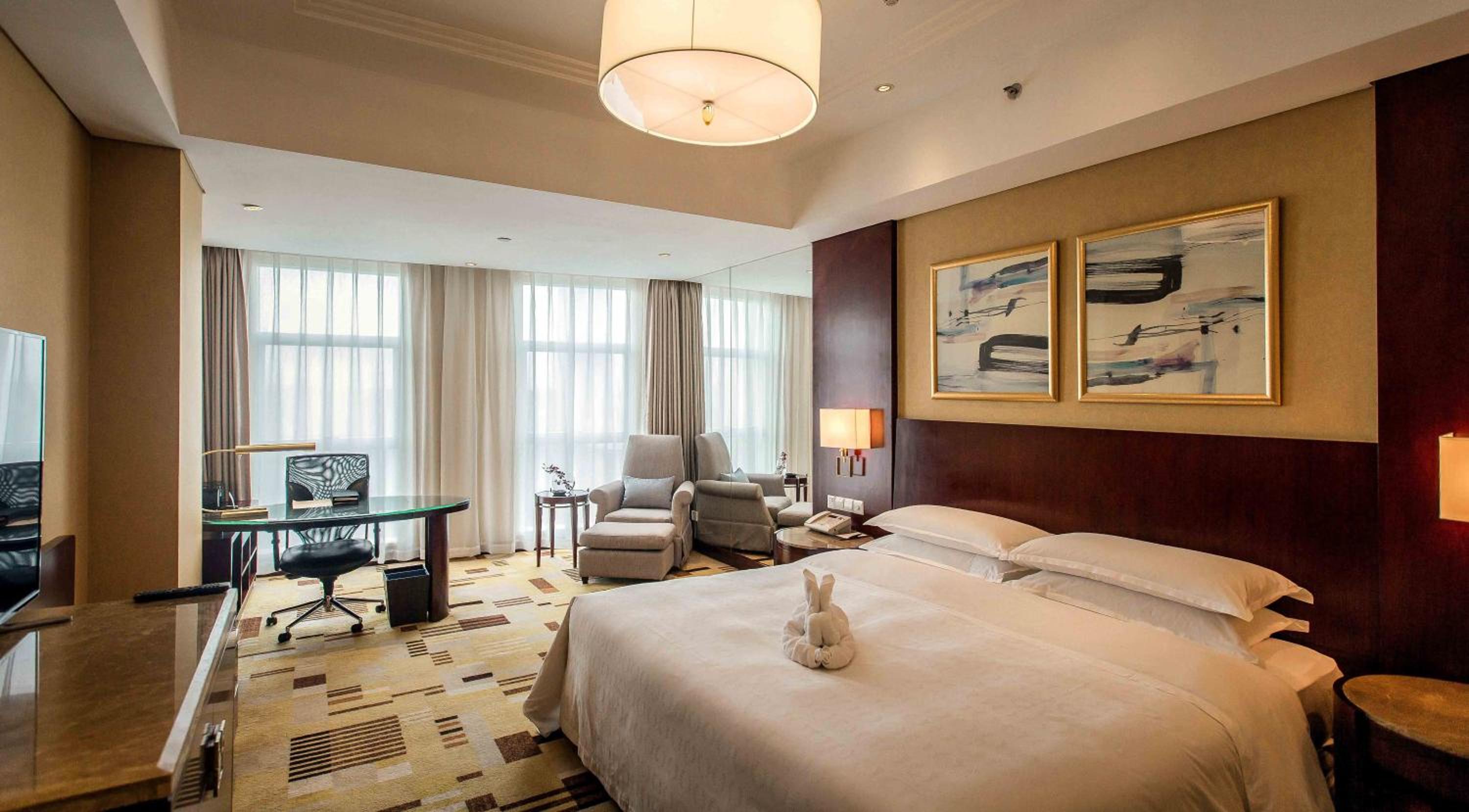Executive King, Concierge level, Guest room, 1 King - Photo 1