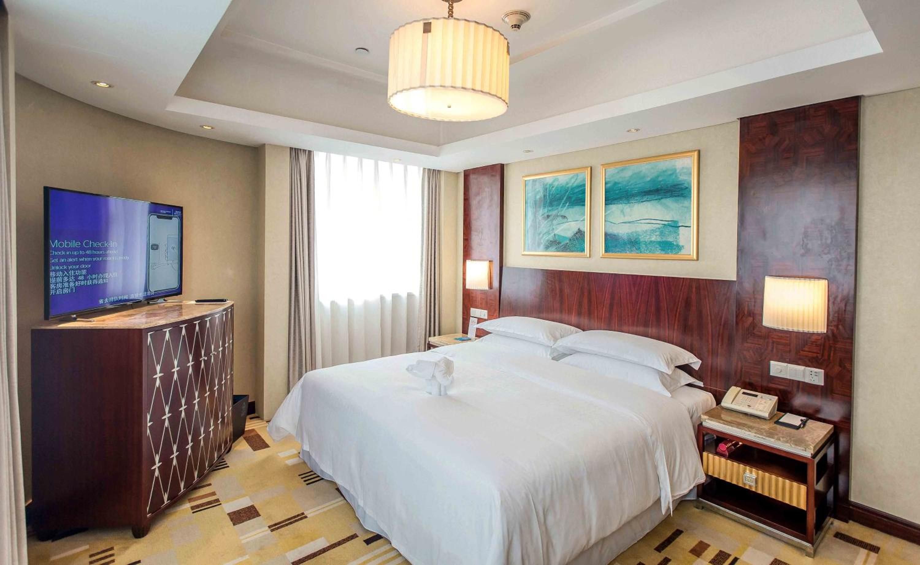 Executive Deluxe Suite, Executive level, Guest room, 1 King photo 3