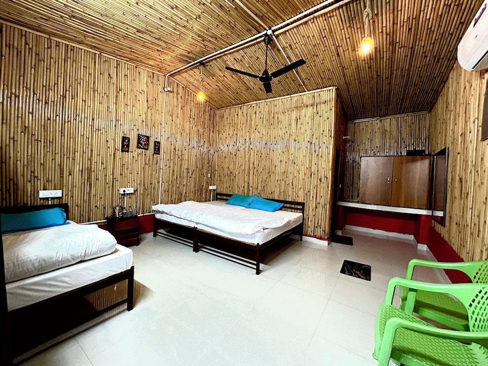 Deluxe Room, Balcony, Hill View photo 1