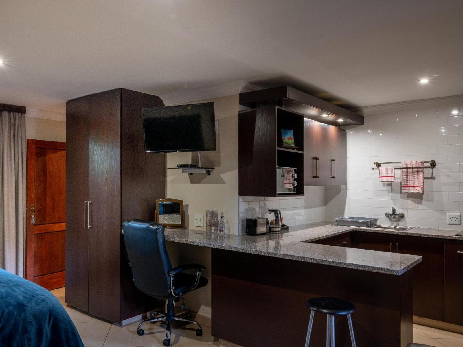 Luxury Apartment - Photo 7
