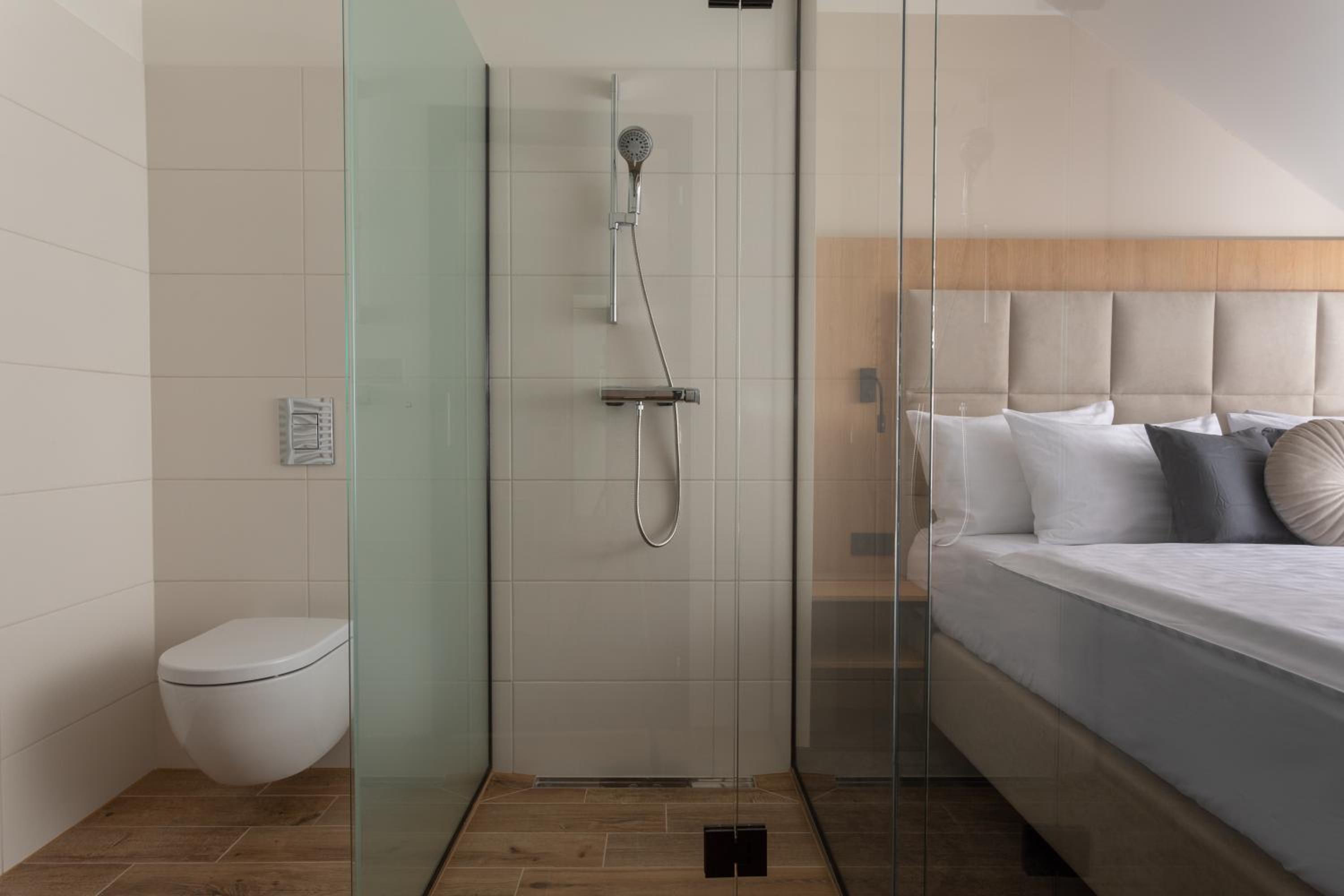 Deluxe Double Room with glass Bathroom photo 3
