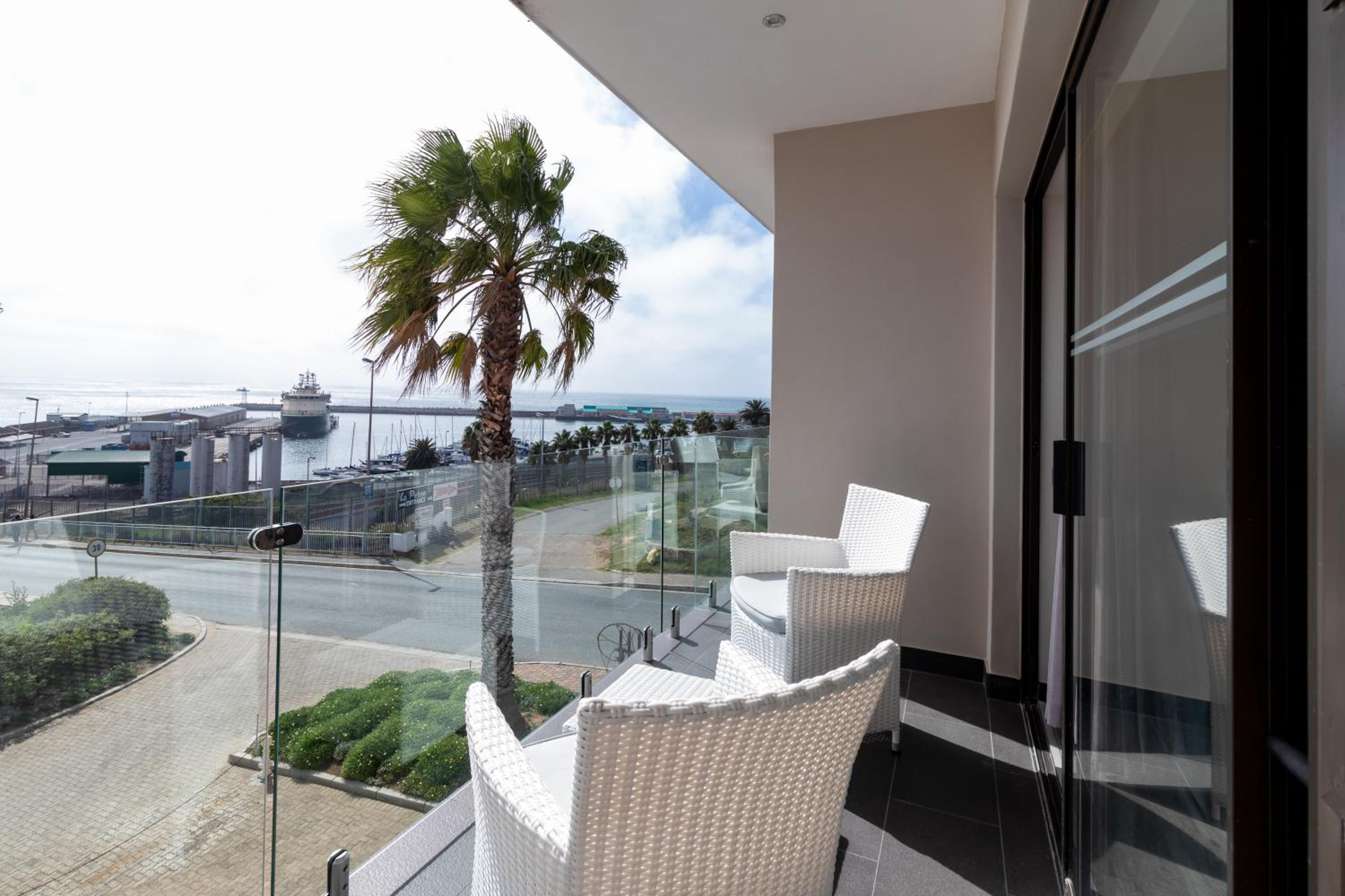 Larger Guest room, 1 King, Harbor view, Balcony - Photo 3