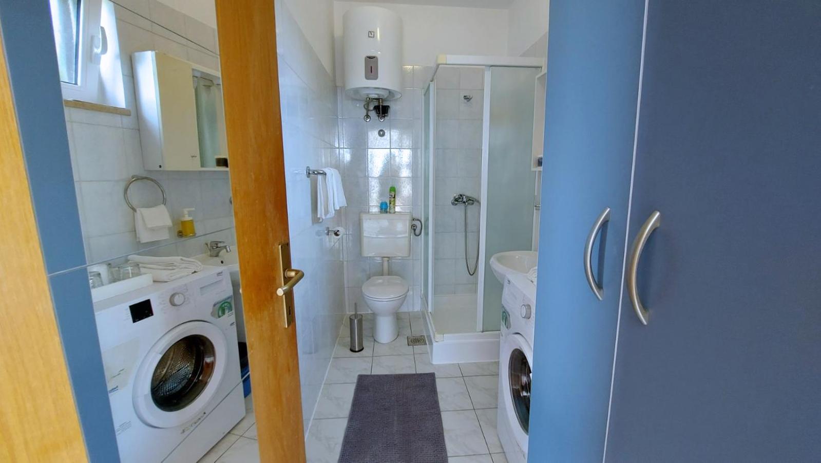 One-Bedroom Apartment photo 2