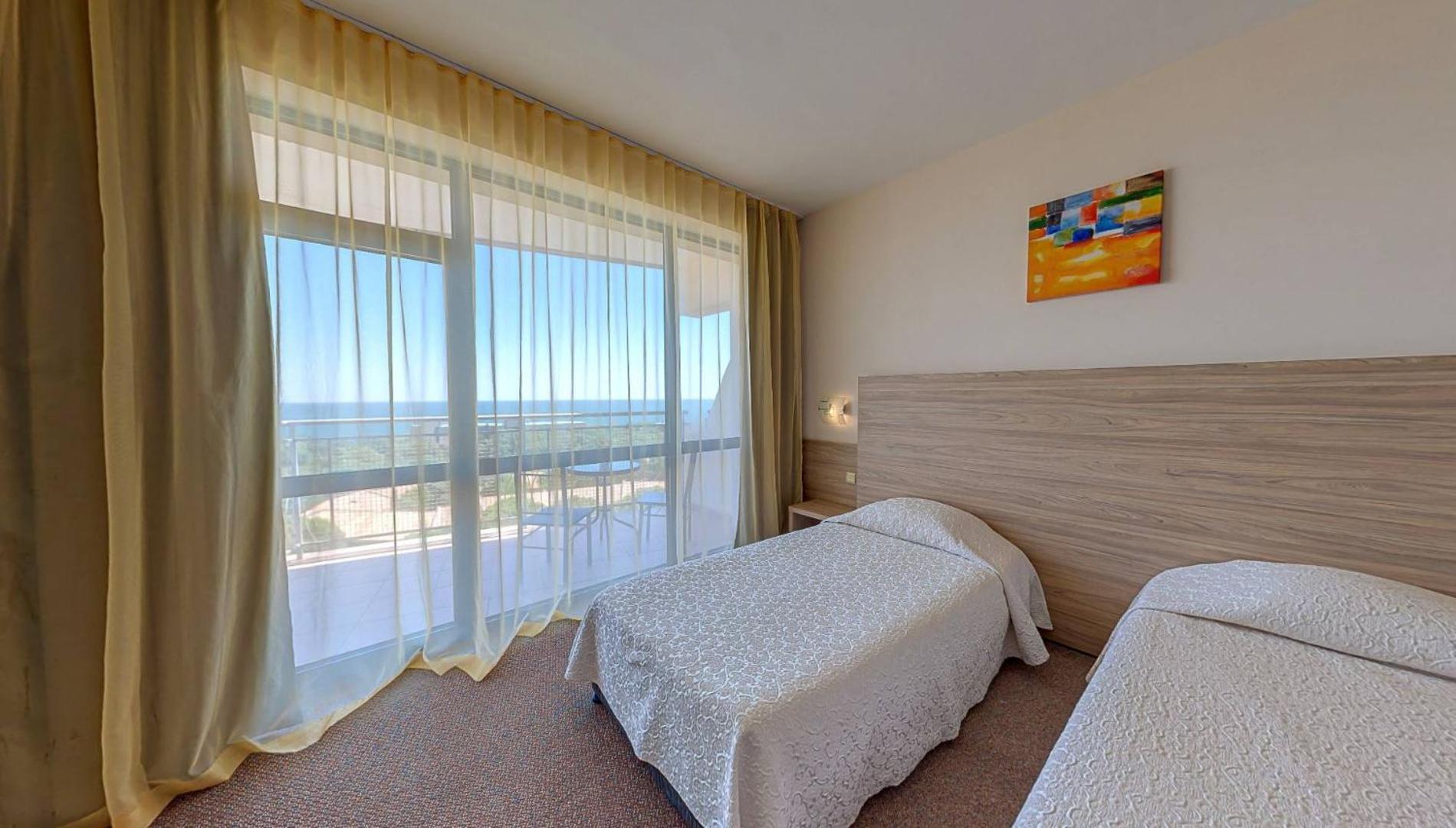 Double Room with Side Sea View and Free Indoor Pool and Sauna (2+1) - Photo 1