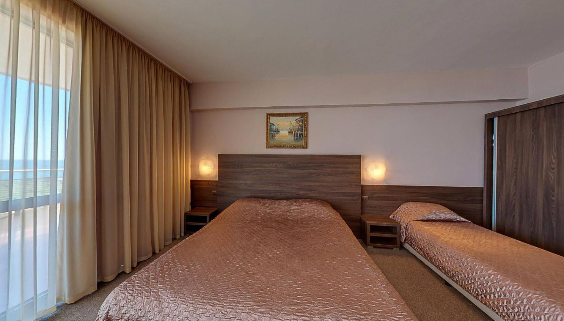 Double Room with Side Sea View and Free Indoor Pool and Sauna (2+1) - Photo 5
