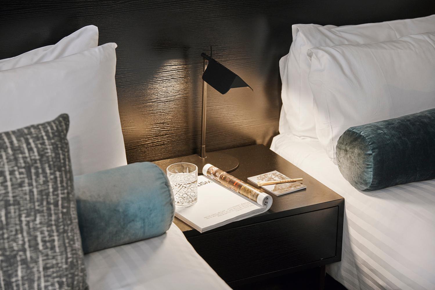 Twin Room thumbnail 6