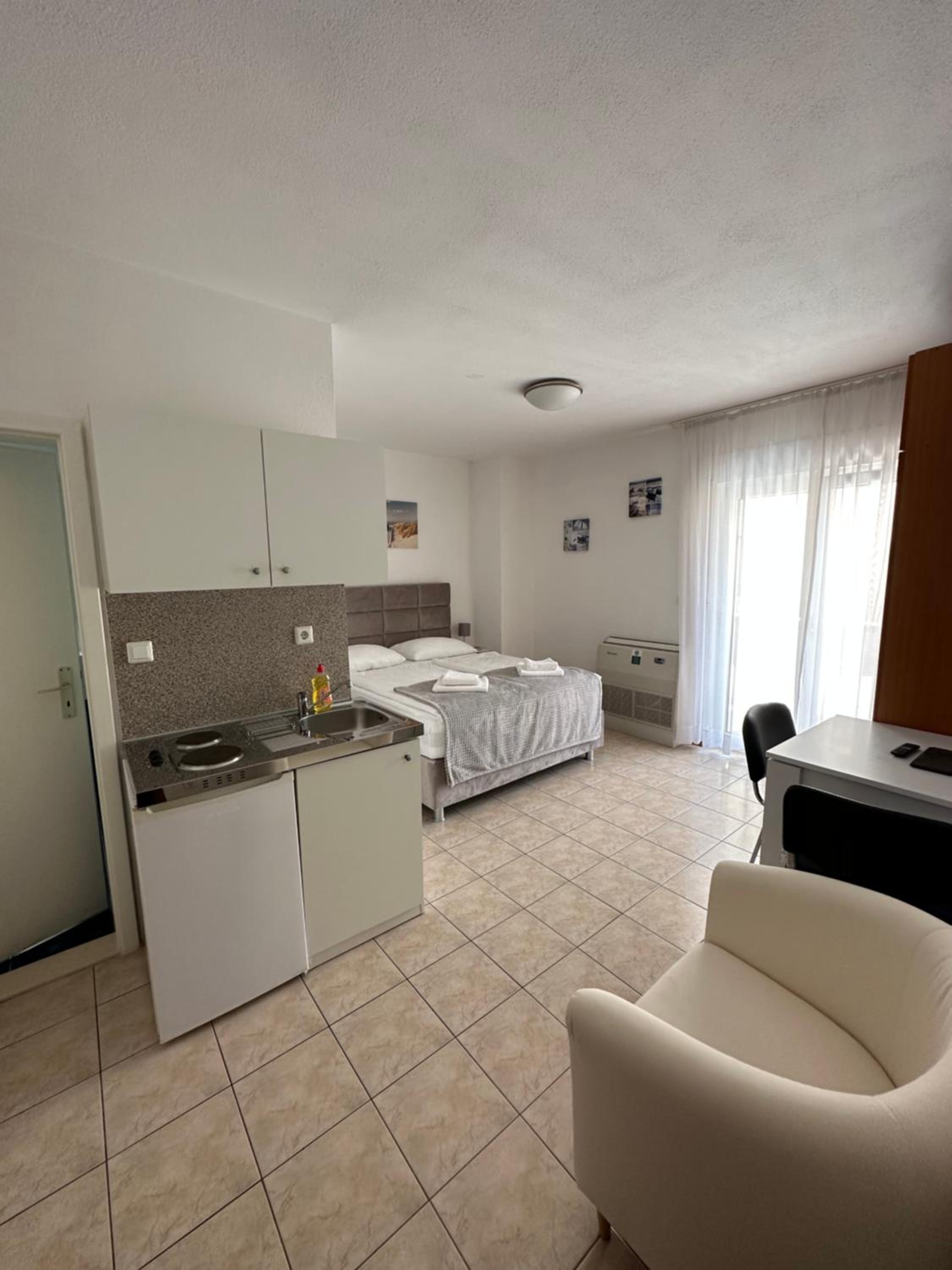 Double or Twin Room with Balcony photo 2