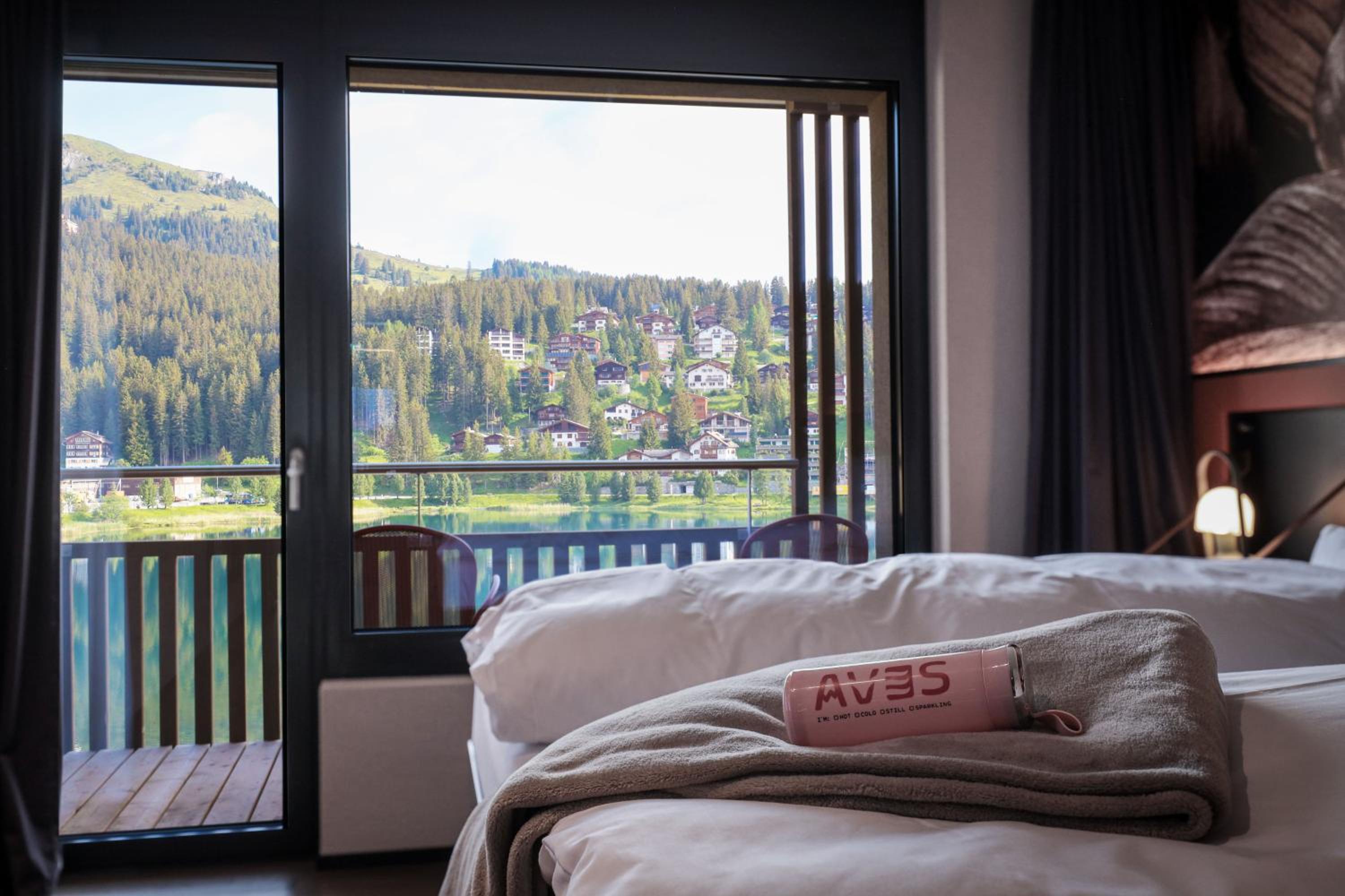 Lifestyle Lake View Room with Balcony - Photo 7