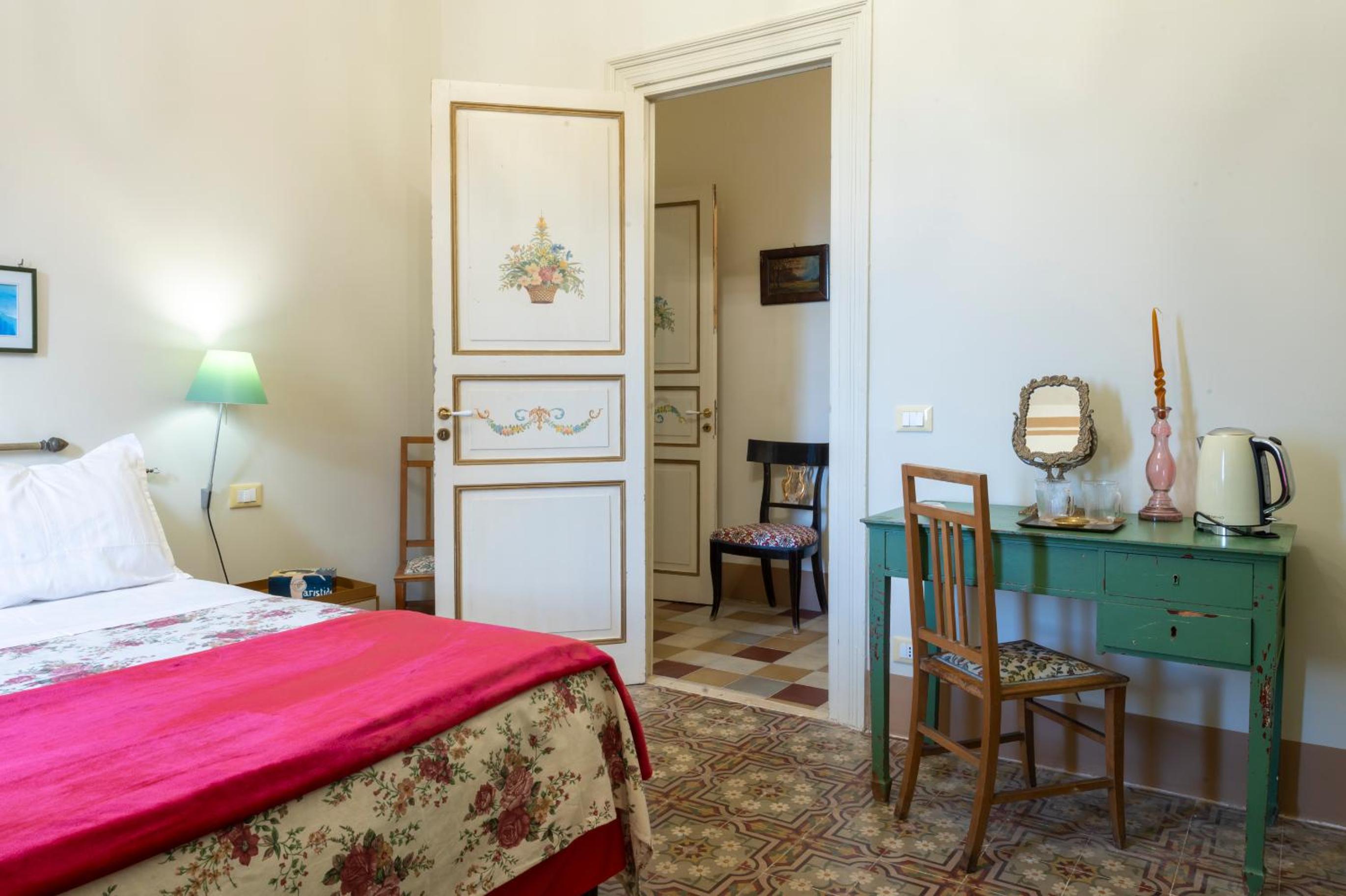 Deluxe Double Room with Side Sea View
