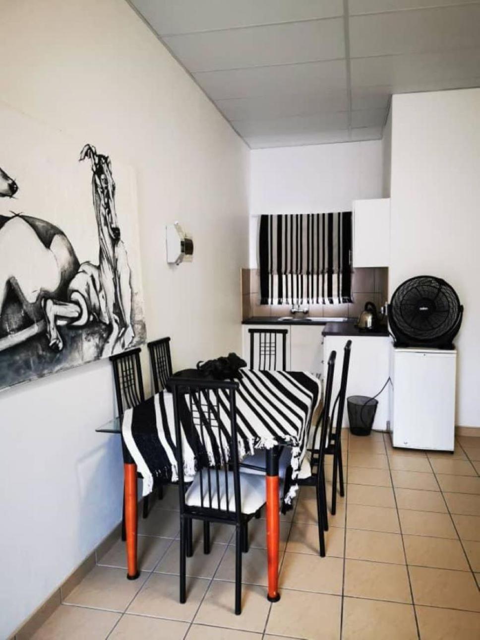 One-Bedroom Apartment photo 3