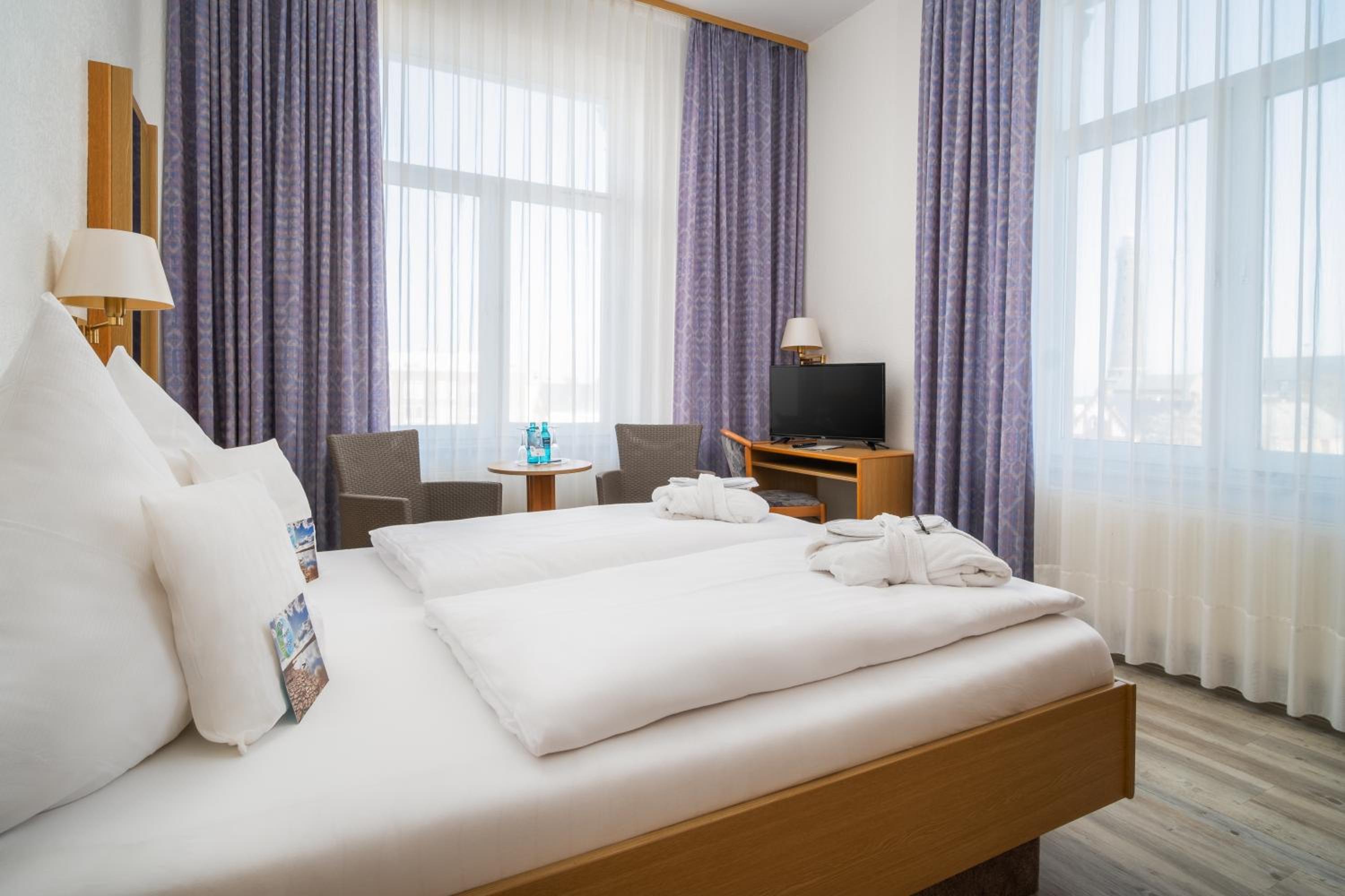 Economy Double Room with Inland View